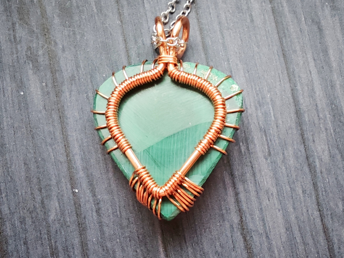 Tree pendant with a malachite gemstone