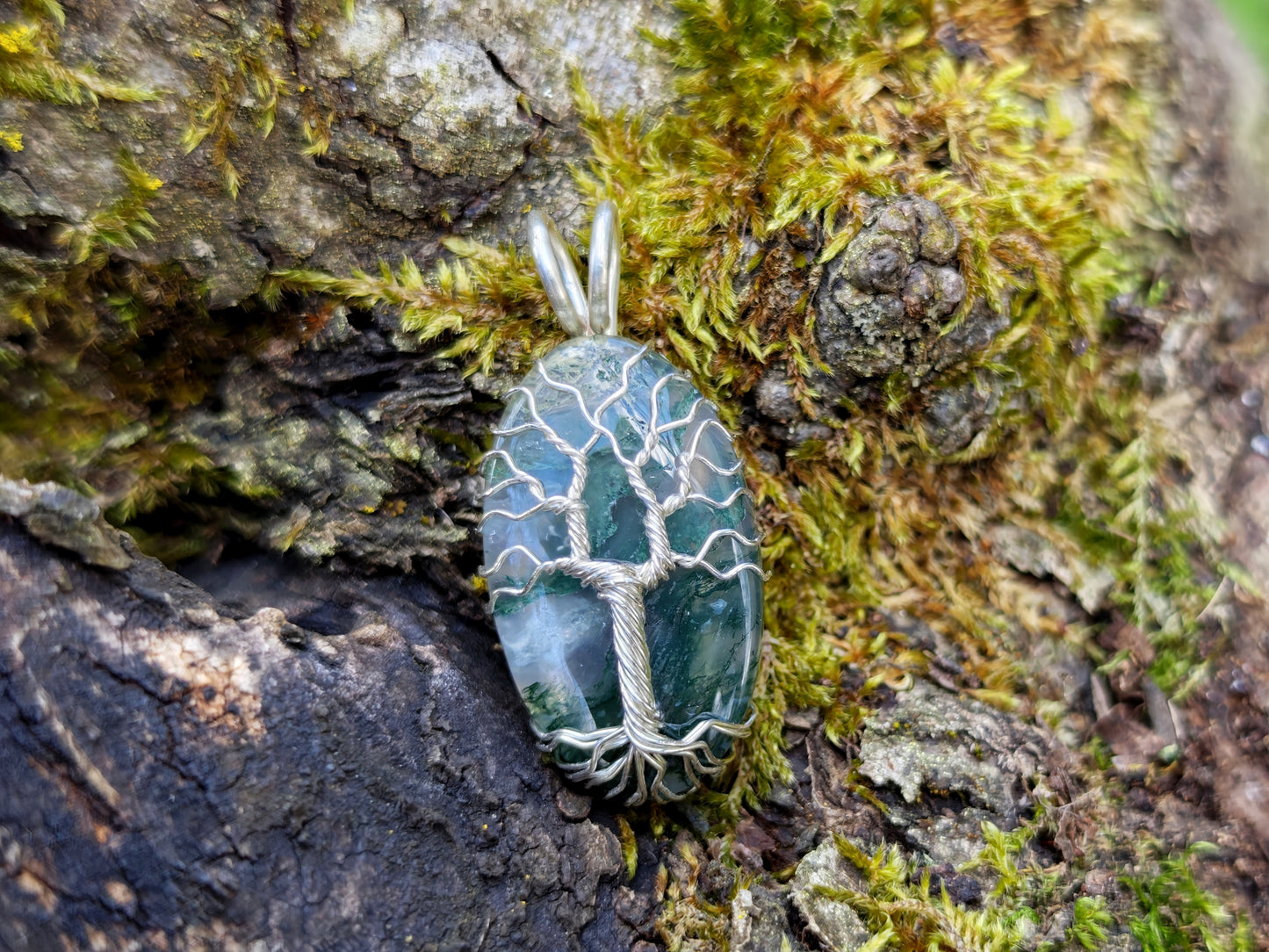 Tree pendant with a moss agate gemstone
