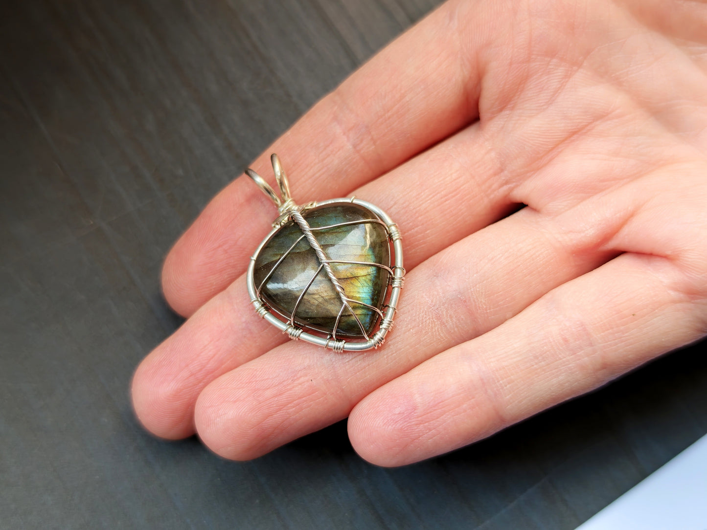 Leaf pendant with a labradorite gemstone