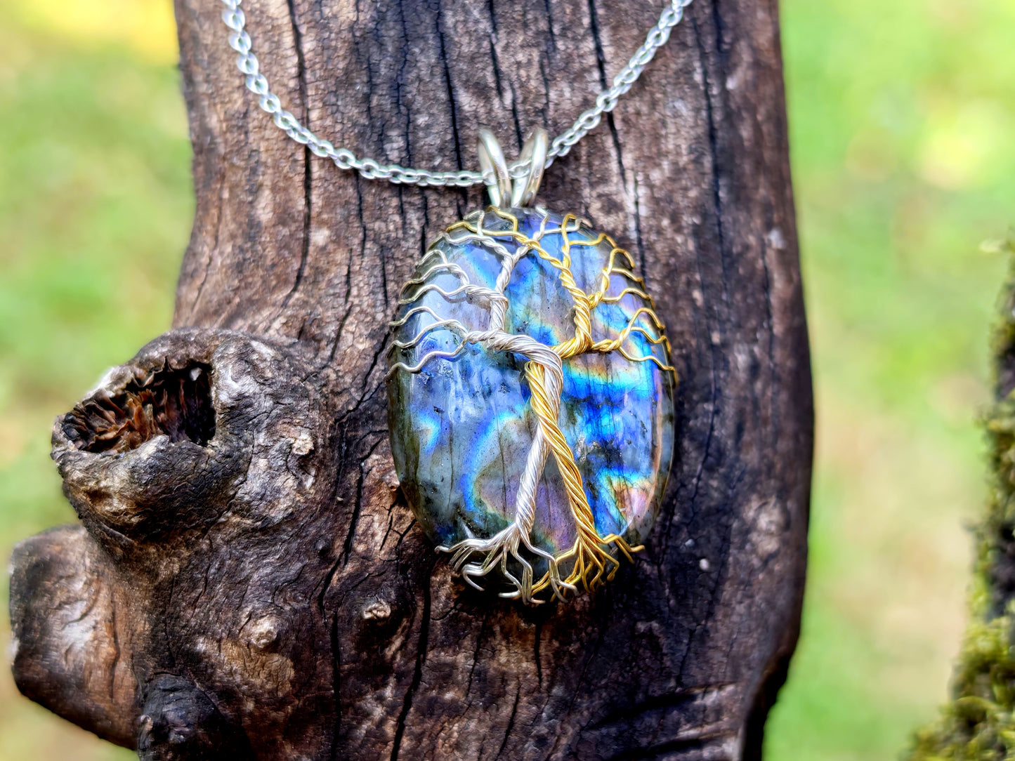Fantasy inspired pendant: The Two Trees