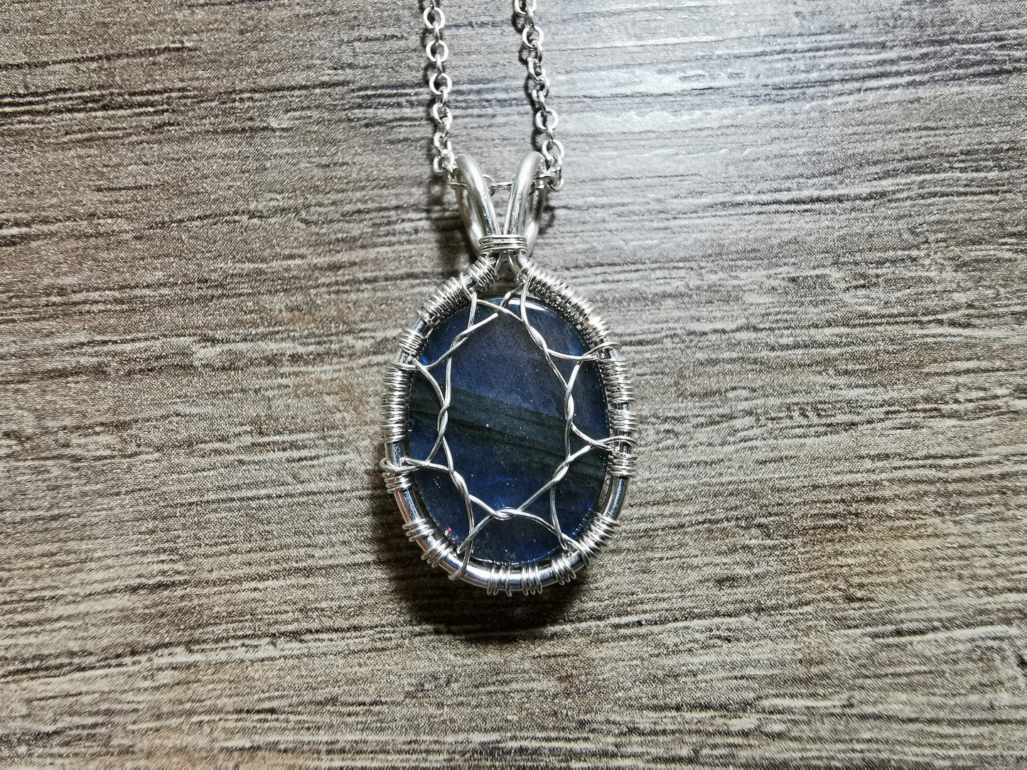 Tree pendant with a labradorite gemstones