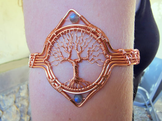 Tree arm ring with labradorite beads