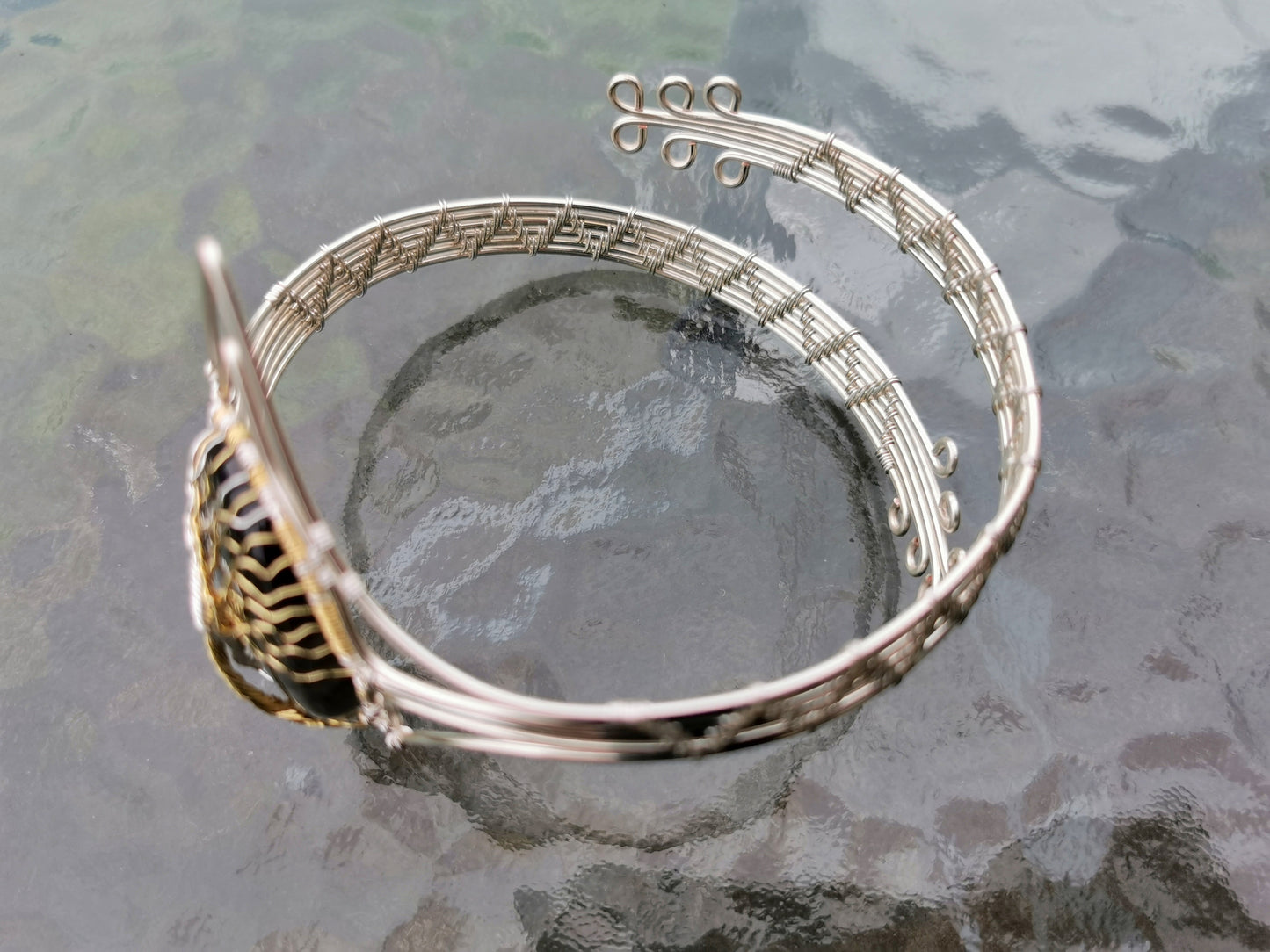 Fantasy inspired arm ring with a labradorite gemstone