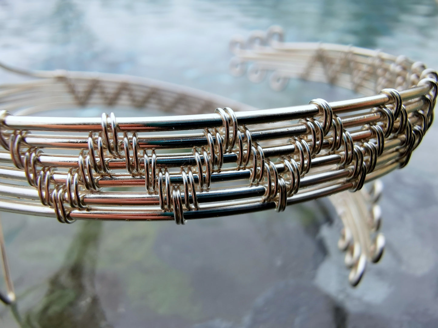 Fantasy inspired arm ring with a labradorite gemstone