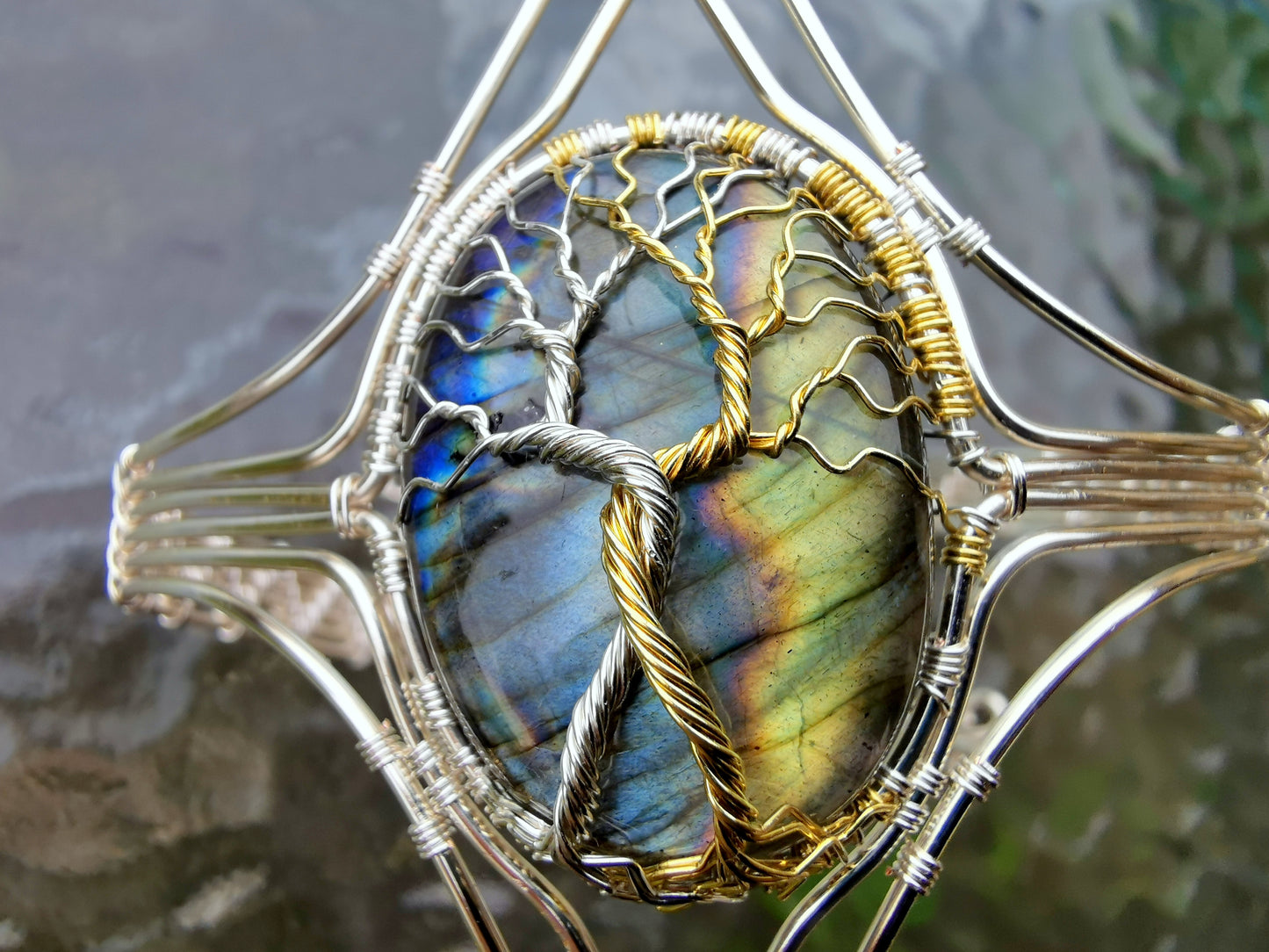 Fantasy inspired arm ring with a labradorite gemstone
