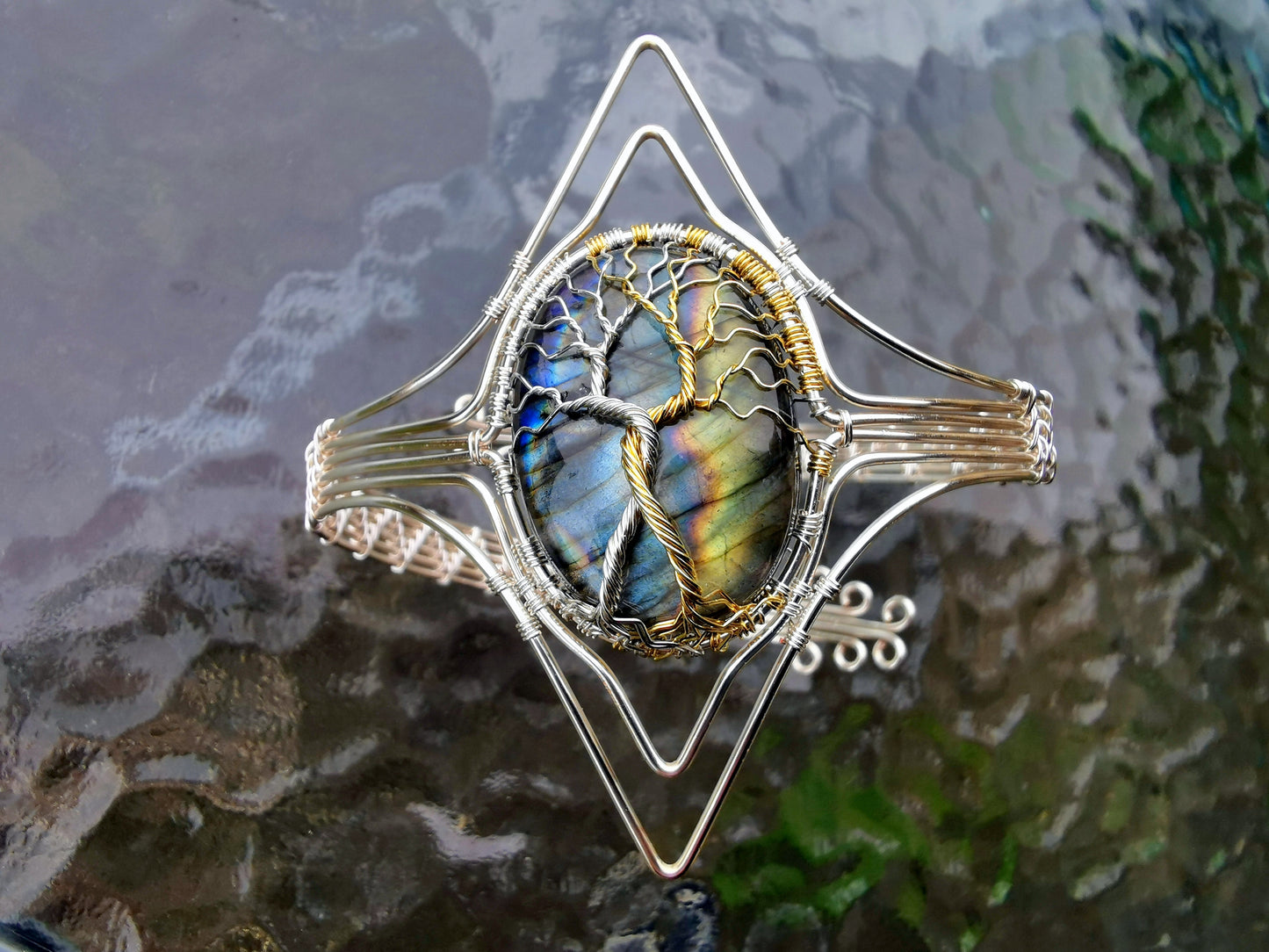 Fantasy inspired arm ring with a labradorite gemstone