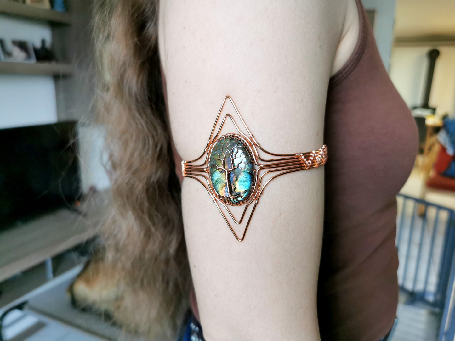 Tree arm ring with a labradorite gemstone