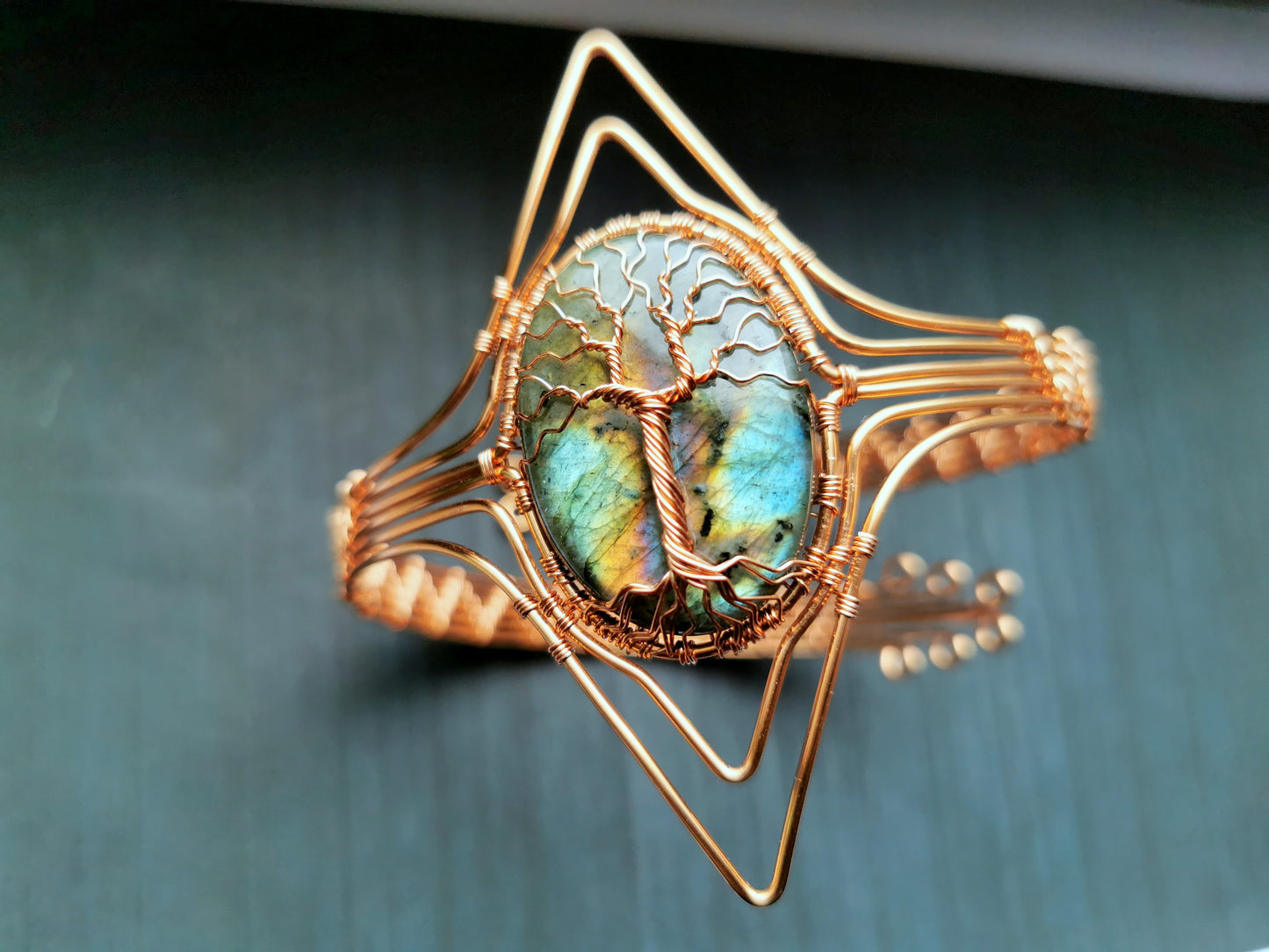 Tree arm ring with a labradorite gemstone
