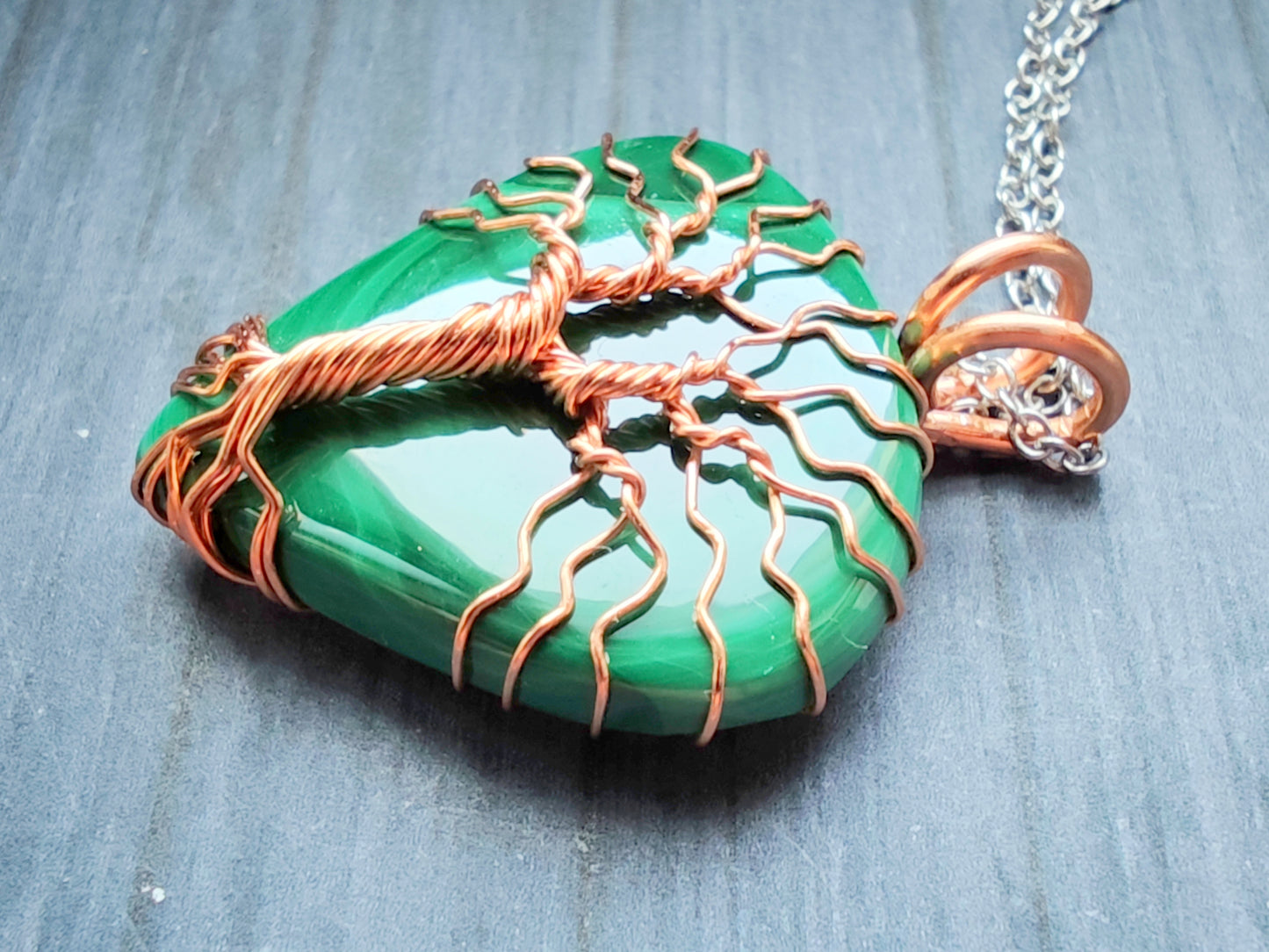 Tree pendant with a malachite gemstone