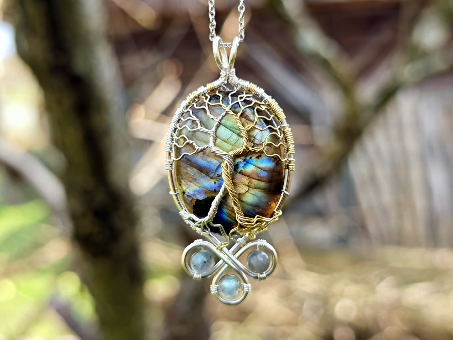Fantasy inspired pendant: The Two Trees