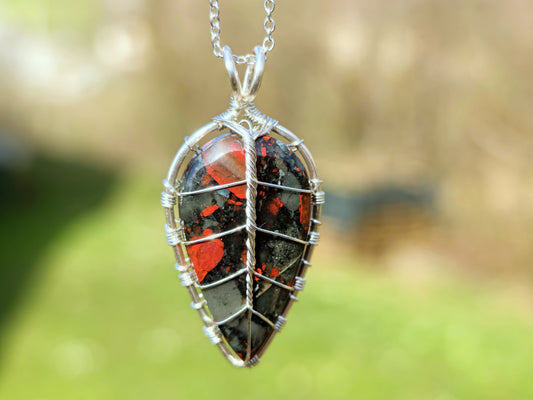 Leaf pendant with a bloodstone gemstone