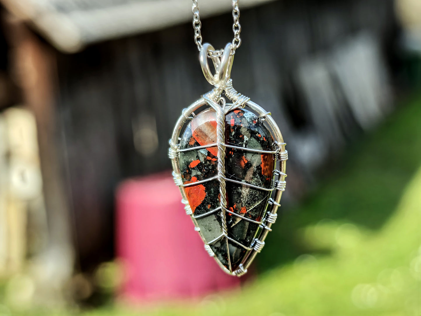 Leaf pendant with a bloodstone gemstone