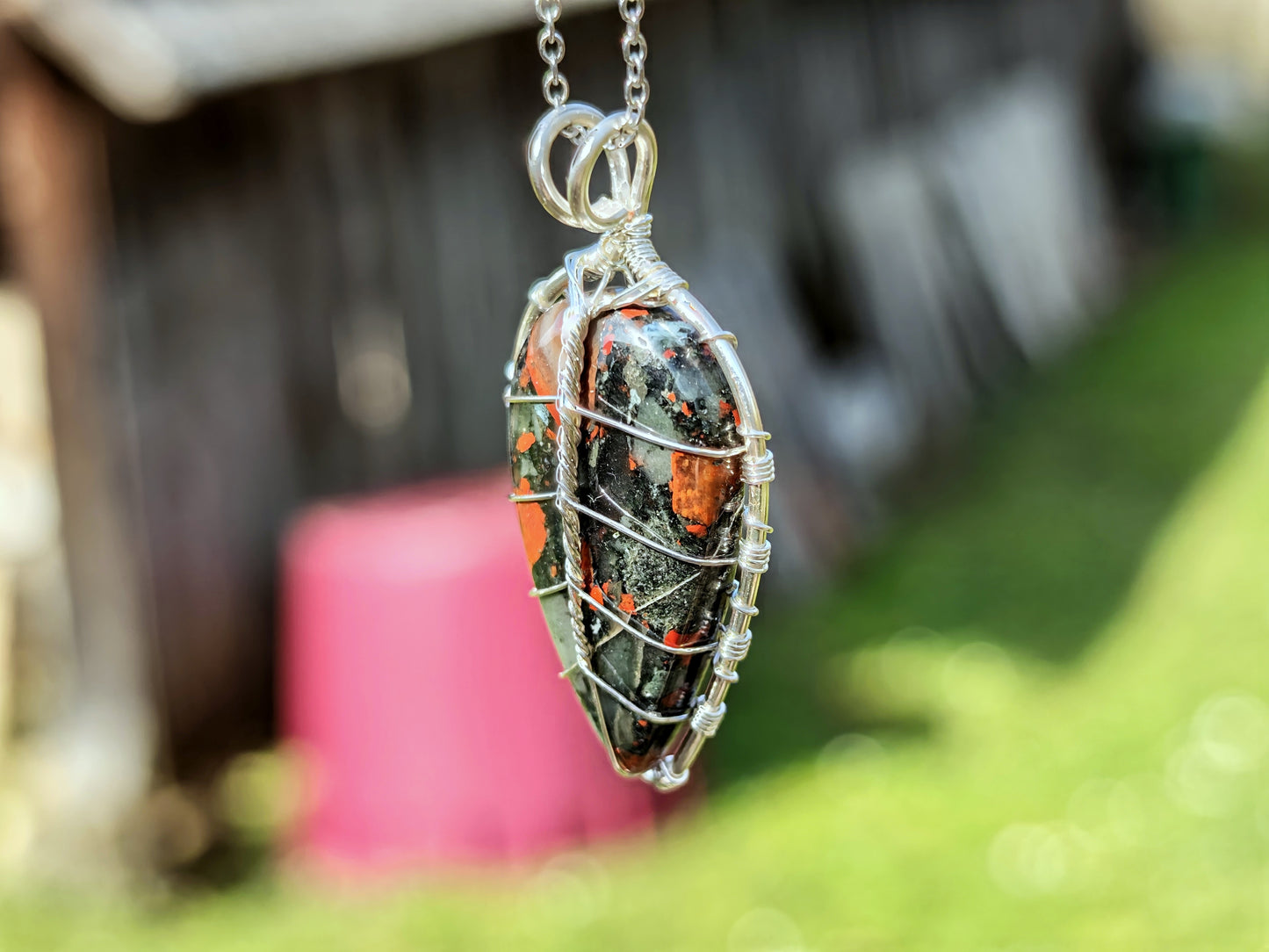 Leaf pendant with a bloodstone gemstone