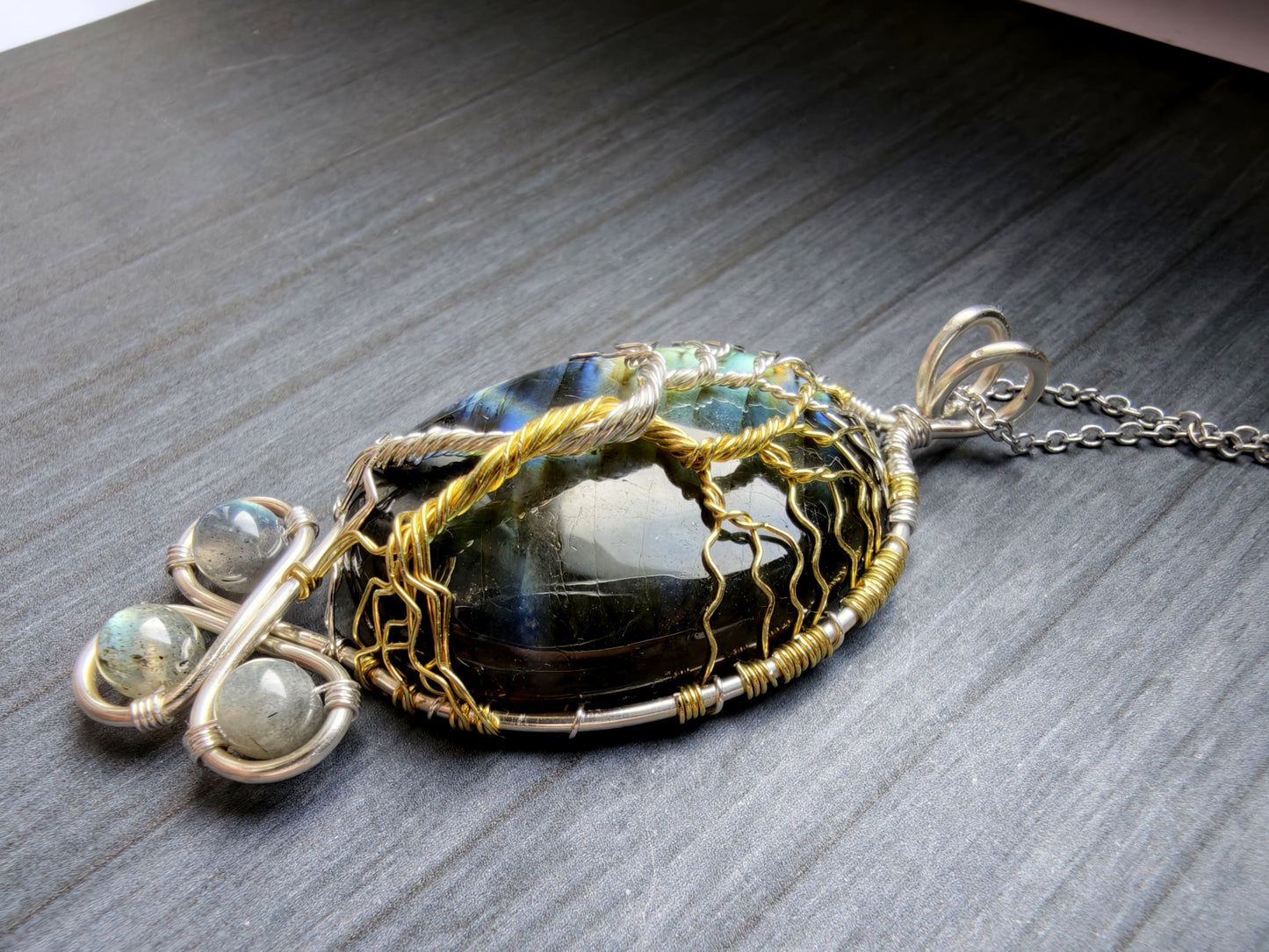 Fantasy inspired pendant: The Two Trees