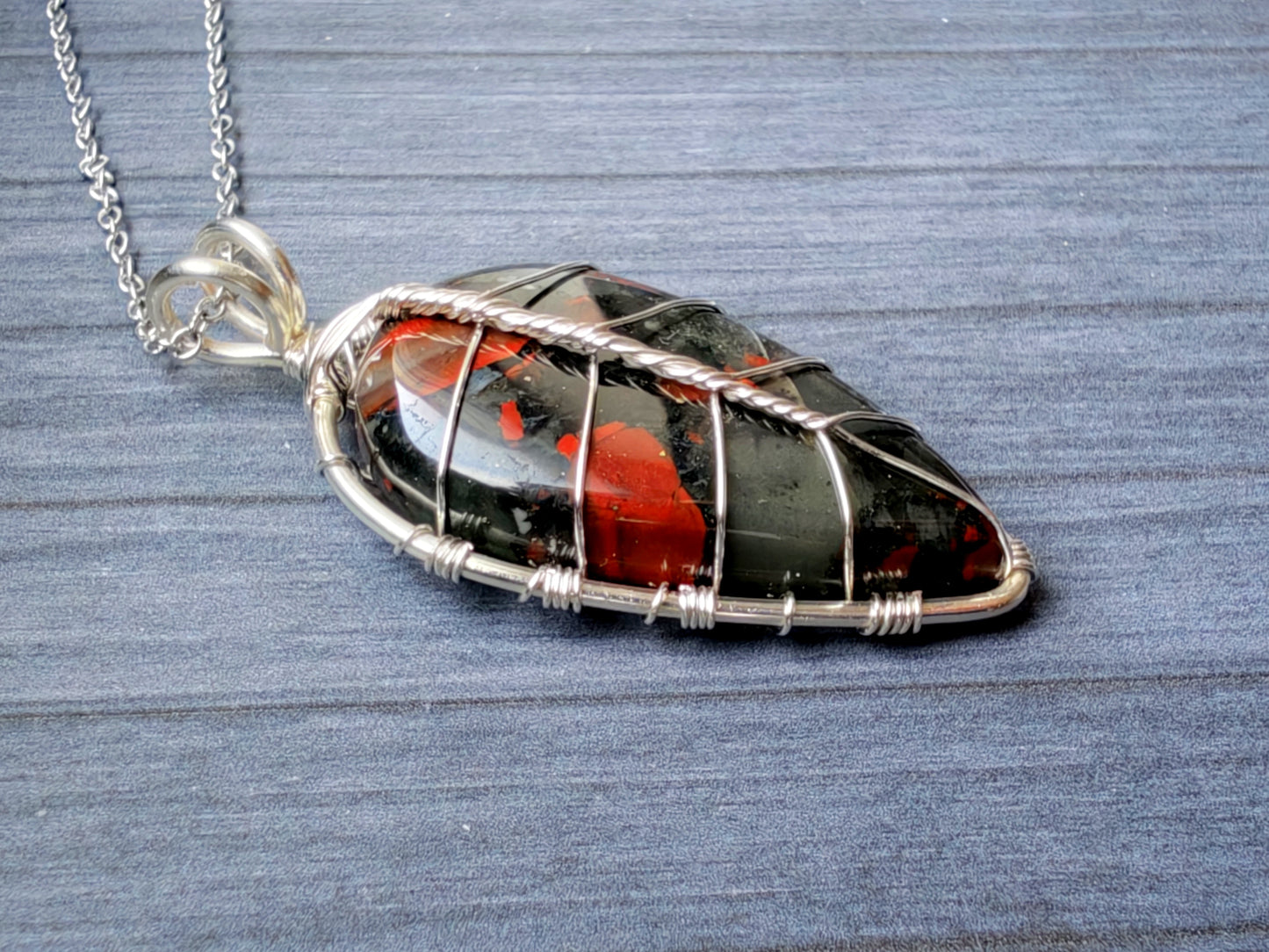 Leaf pendant with a bloodstone gemstone