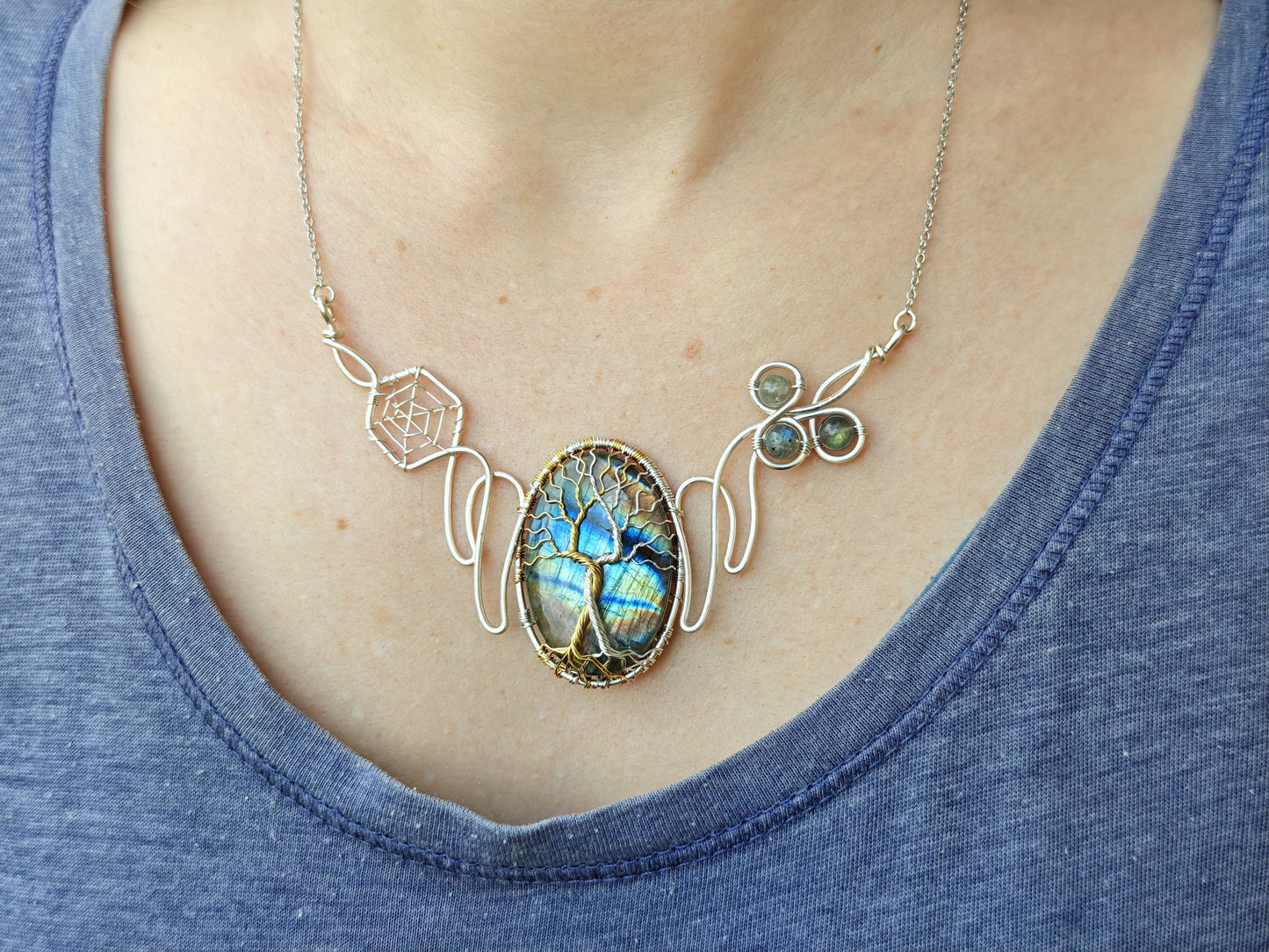 Fantasy inspired necklace: The Two Trees
