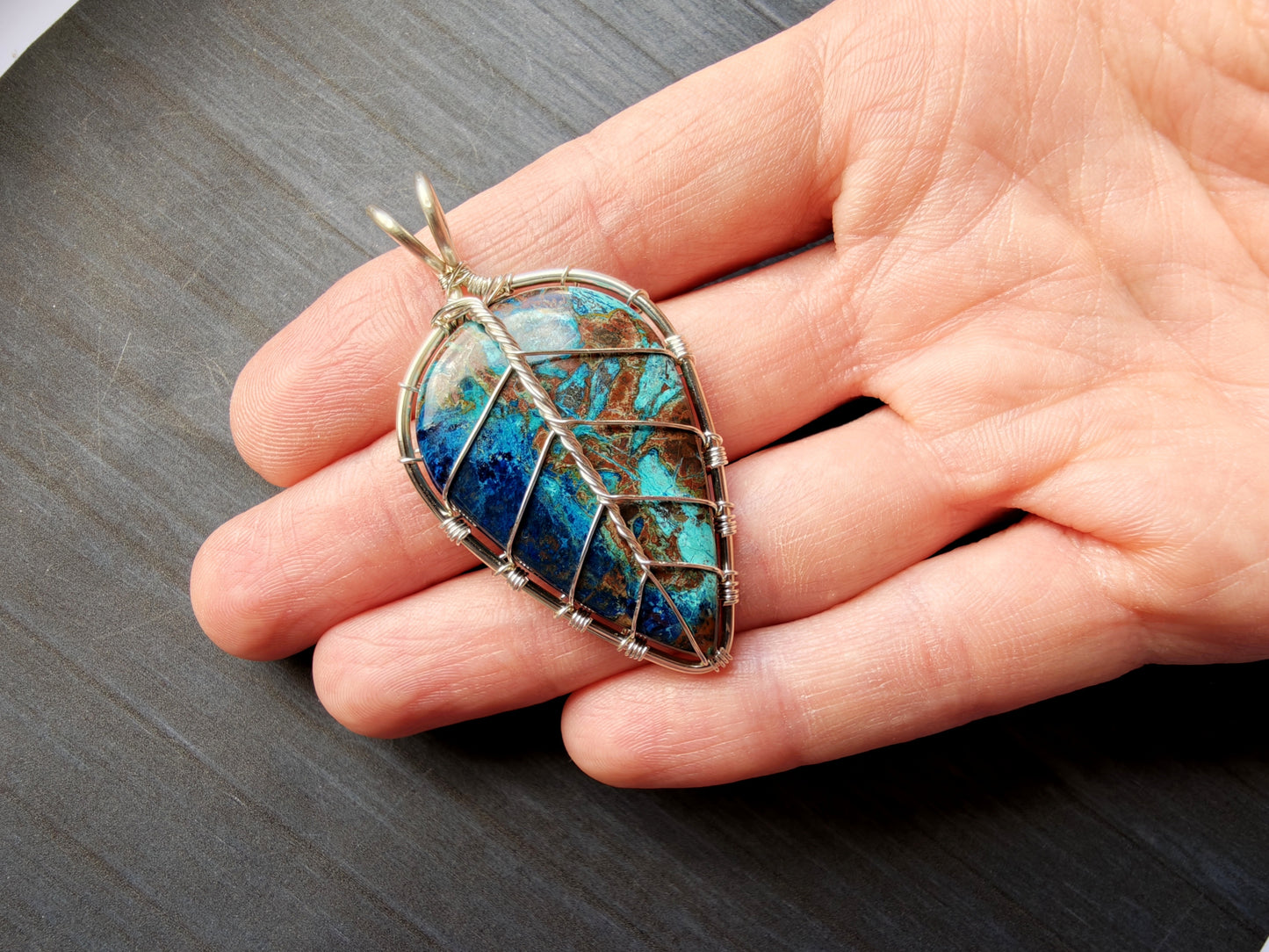 Leaf pendant with a shattuckite gemstone