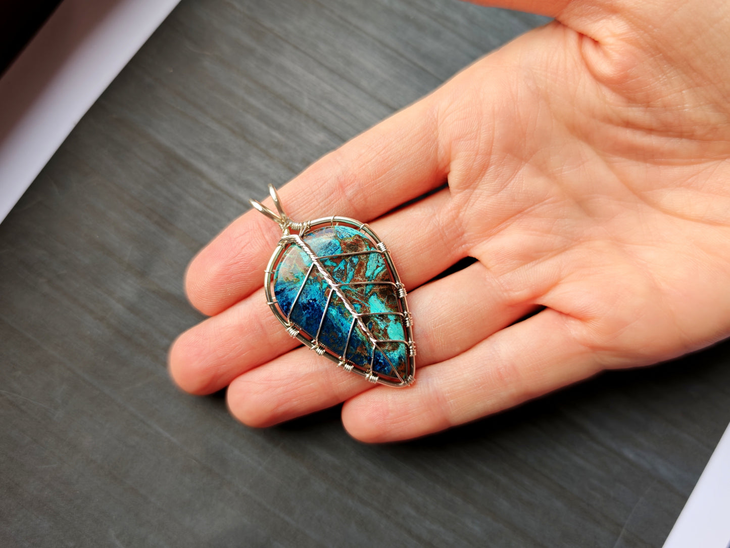 Leaf pendant with a shattuckite gemstone
