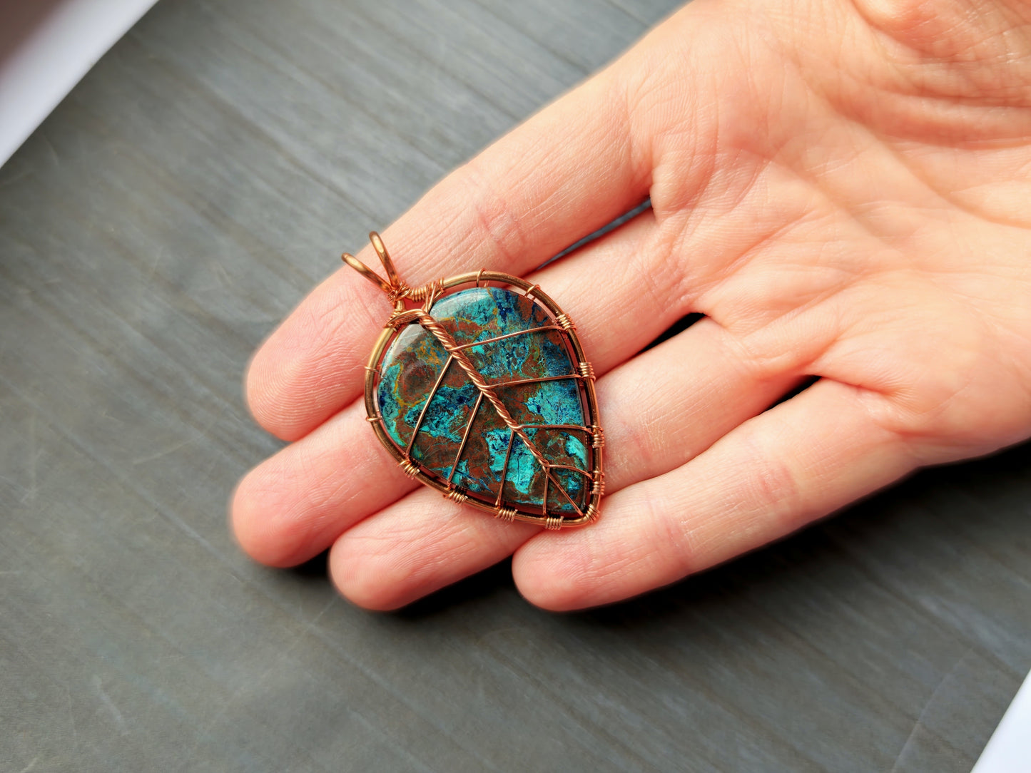 Leaf pendant with a shattuckite gemstone