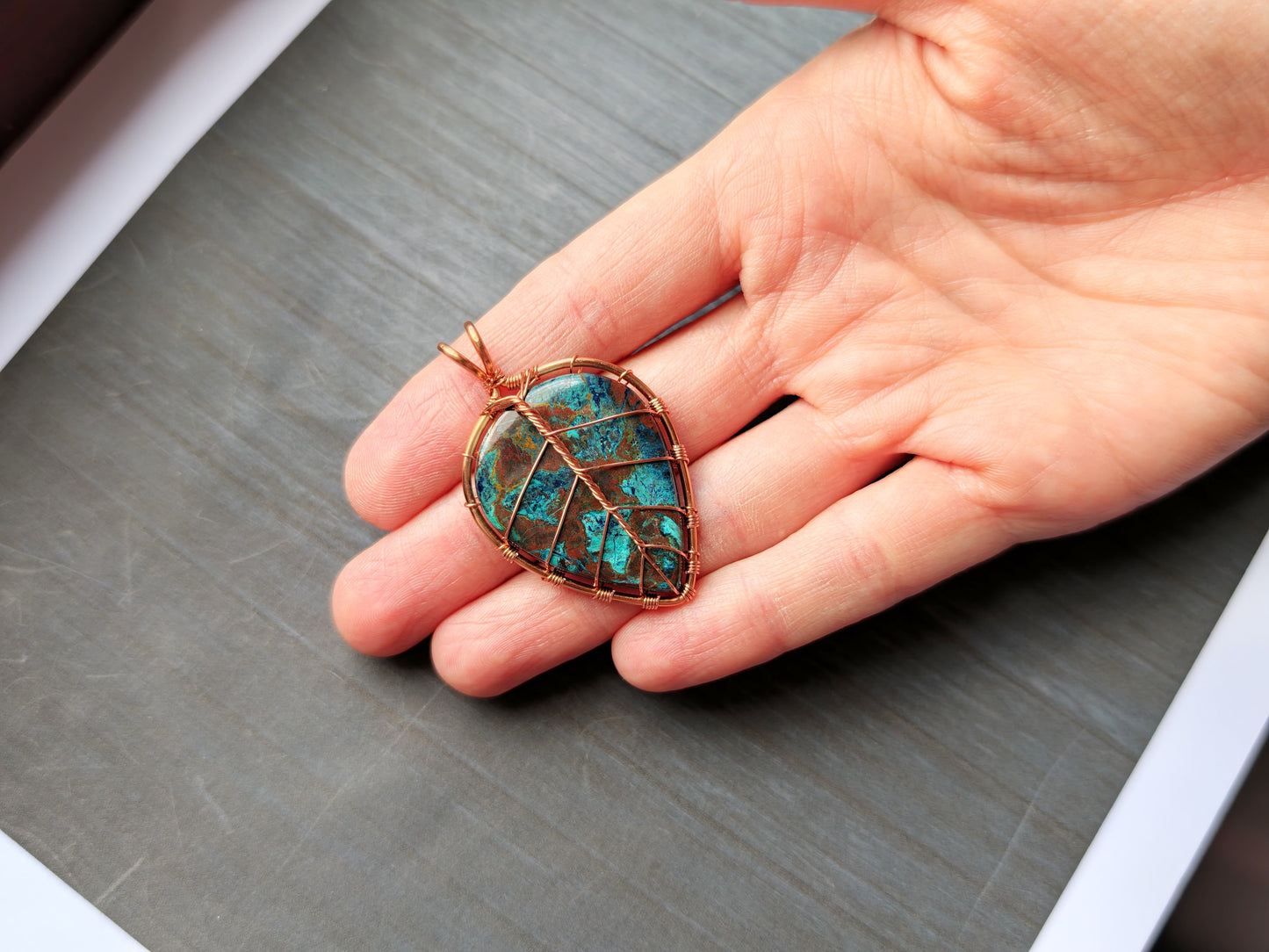 Leaf pendant with a shattuckite gemstone