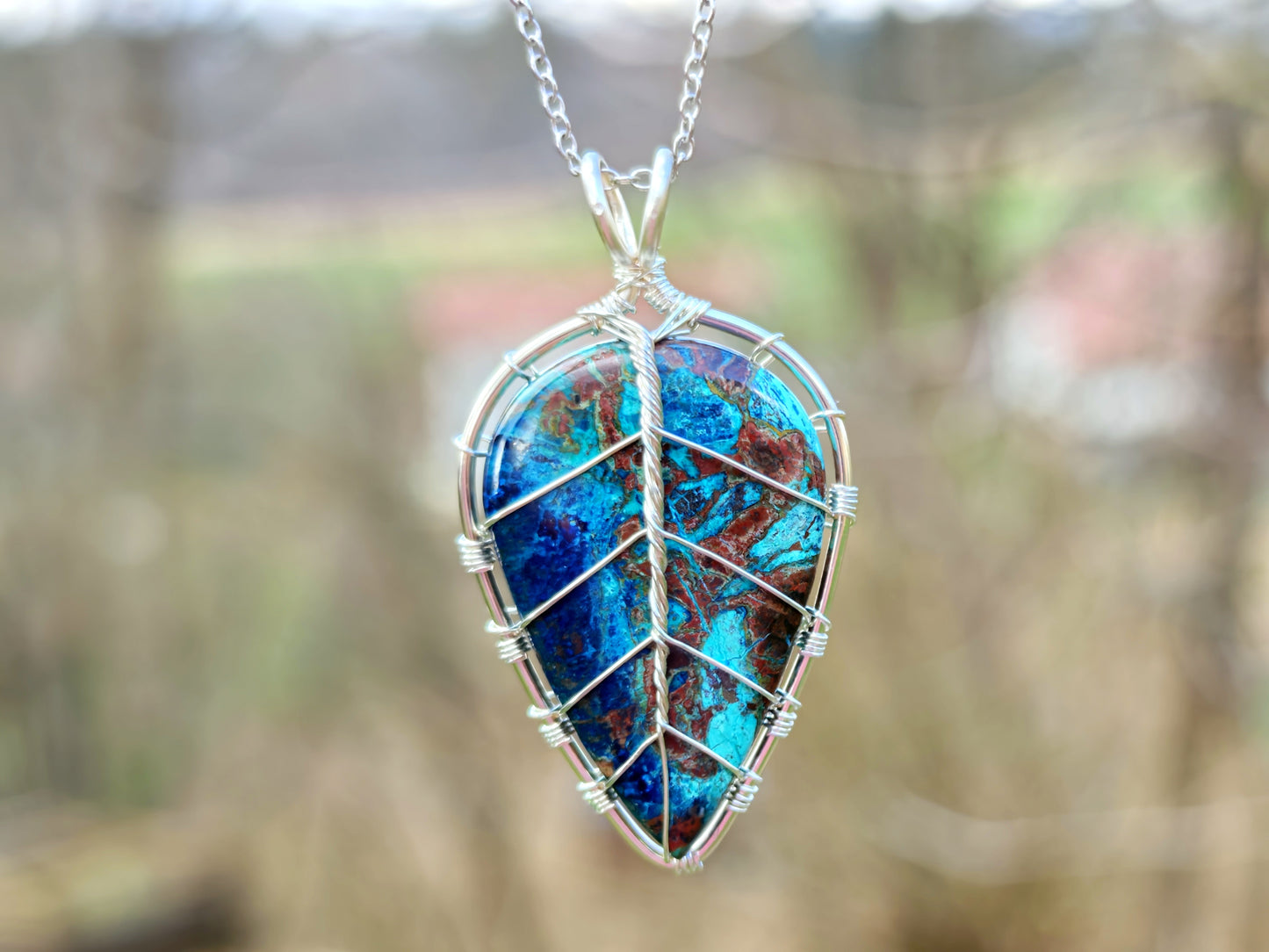 Leaf pendant with a shattuckite gemstone