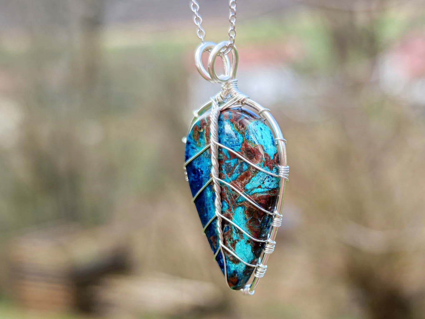 Leaf pendant with a shattuckite gemstone