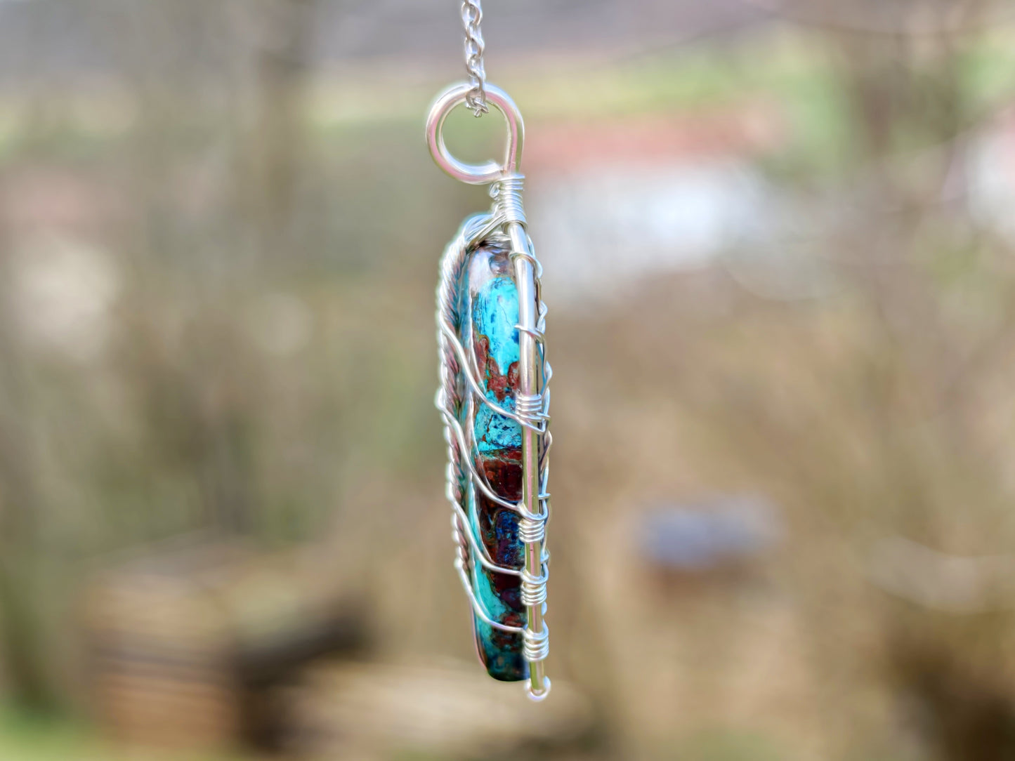 Leaf pendant with a shattuckite gemstone