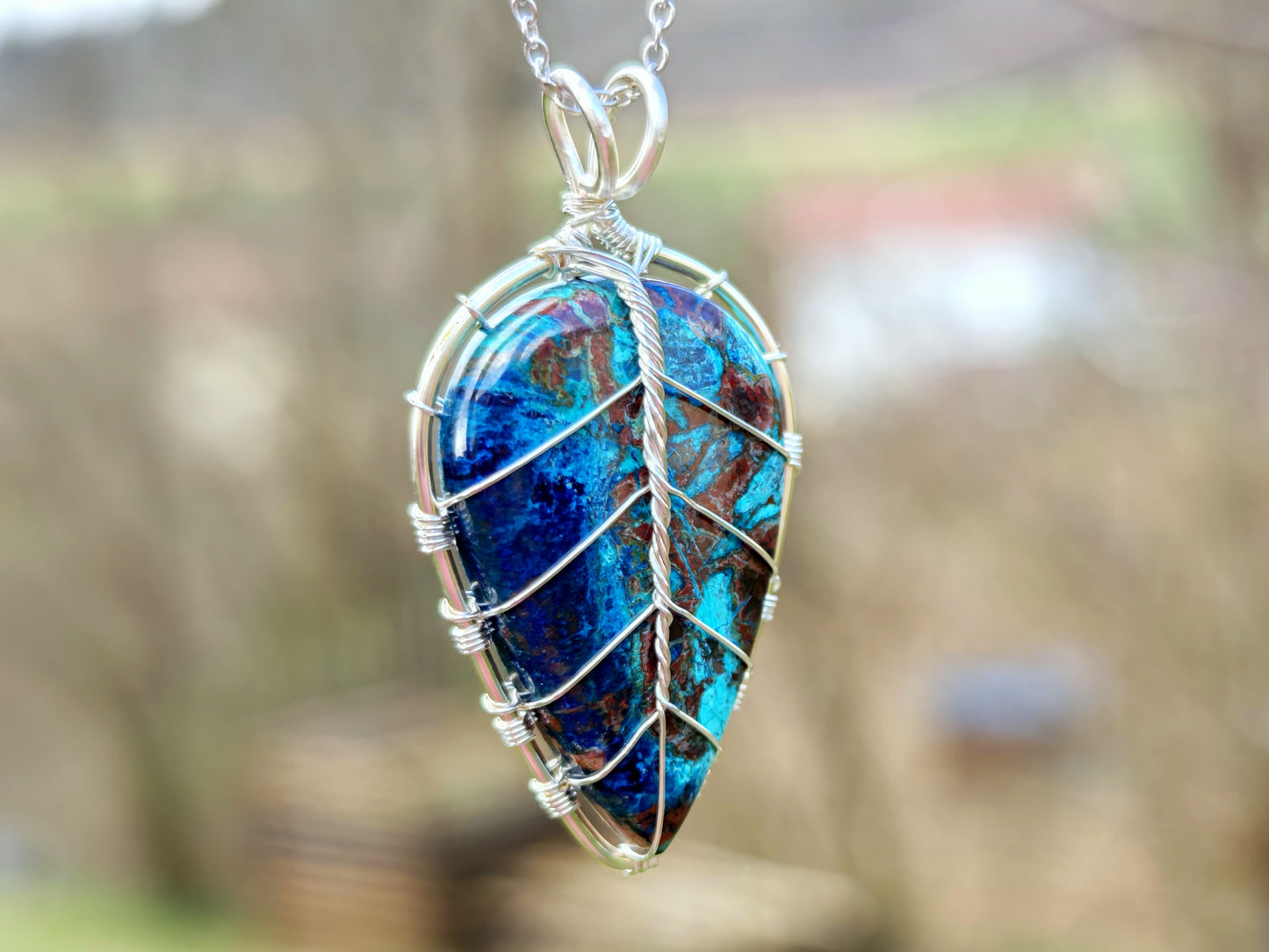 Leaf pendant with a shattuckite gemstone