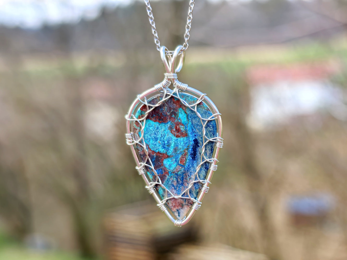 Leaf pendant with a shattuckite gemstone
