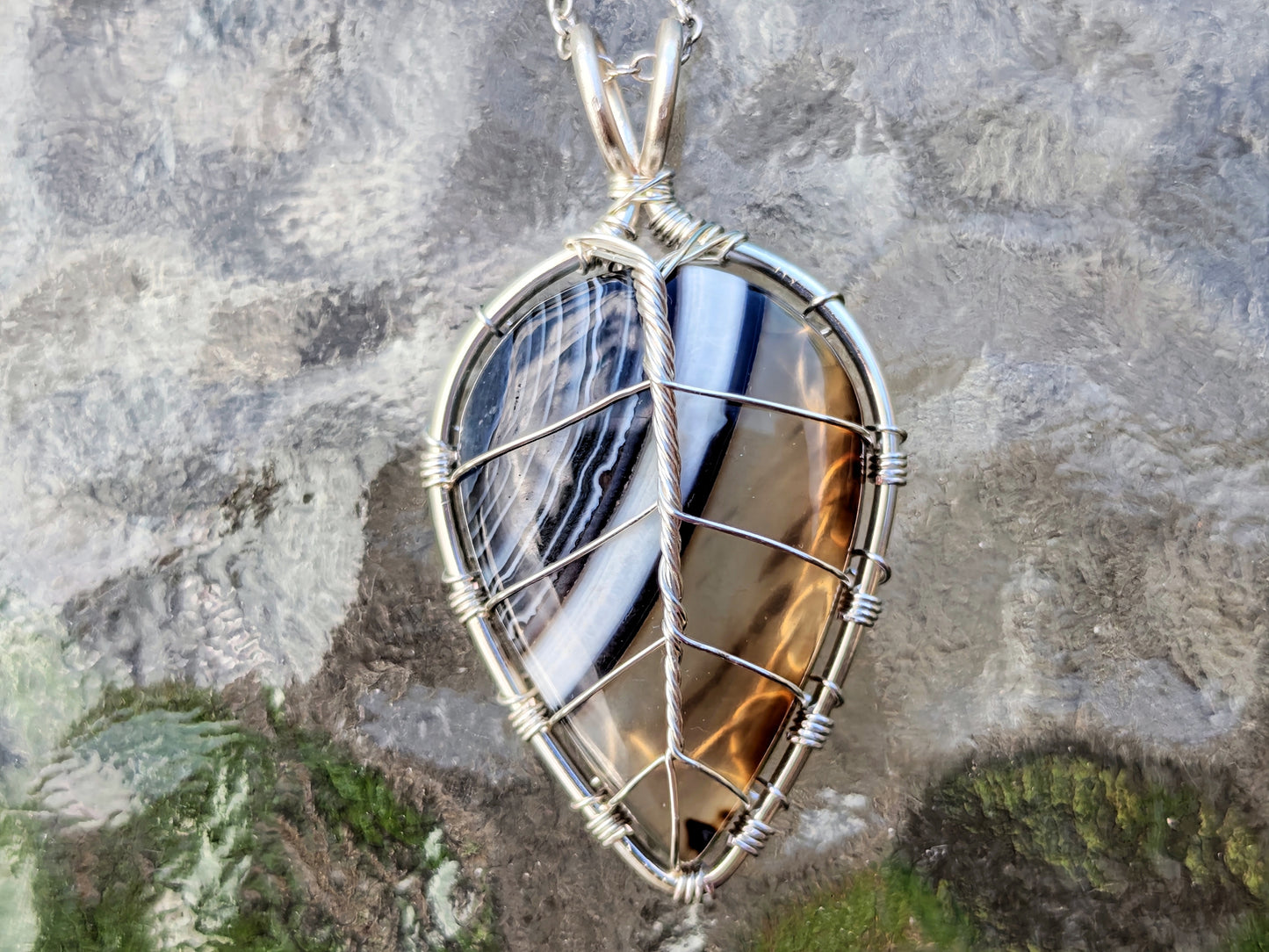 Leaf pendant with a black onyx gemstone