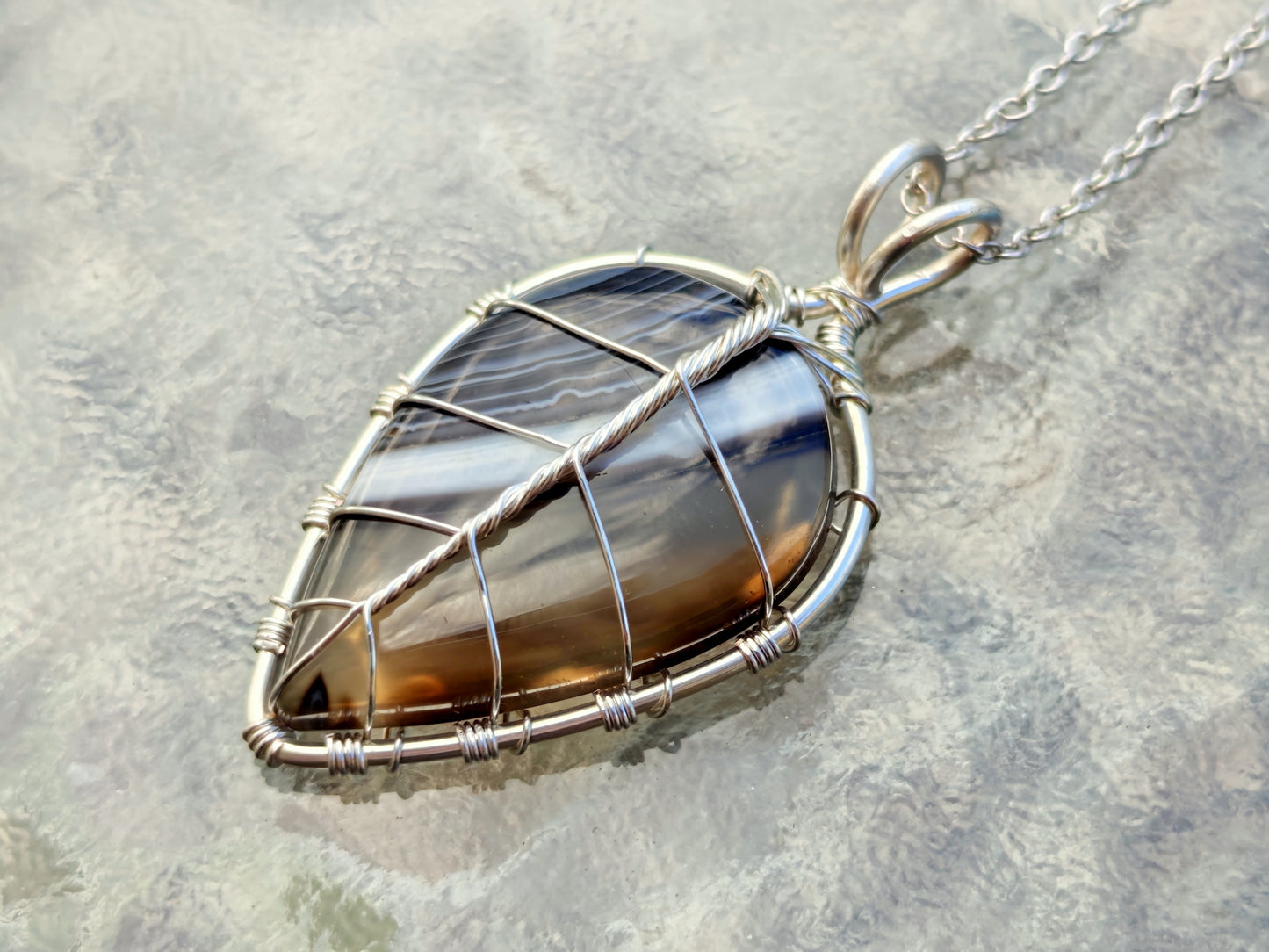 Leaf pendant with a black onyx gemstone