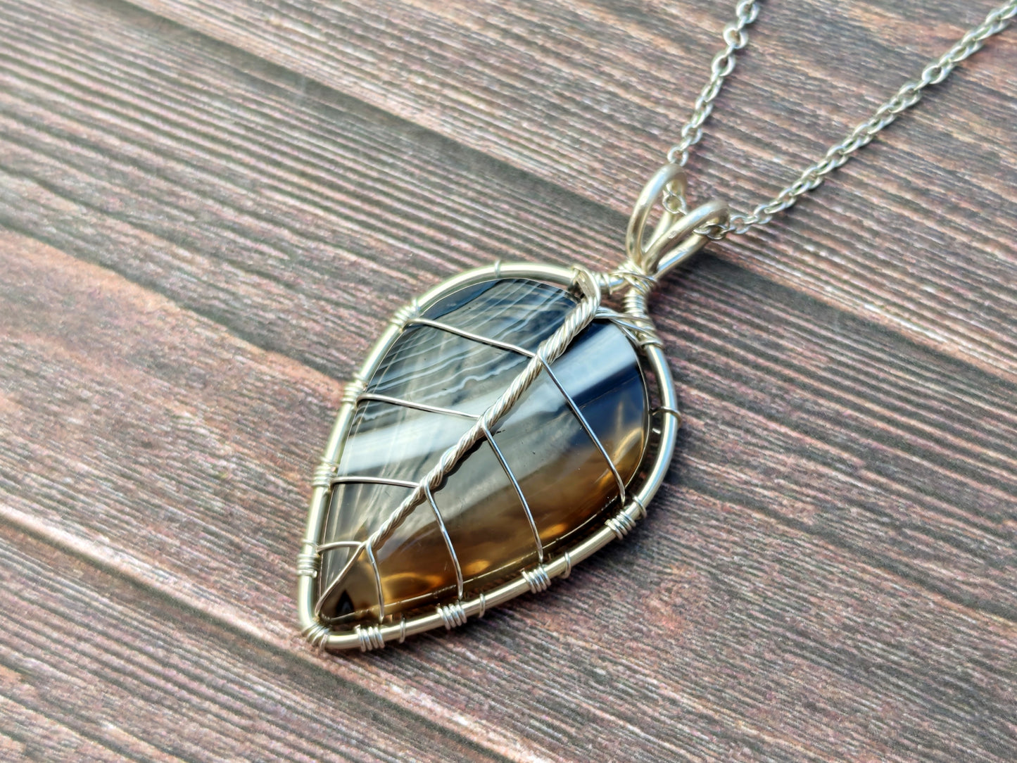 Leaf pendant with a black onyx gemstone