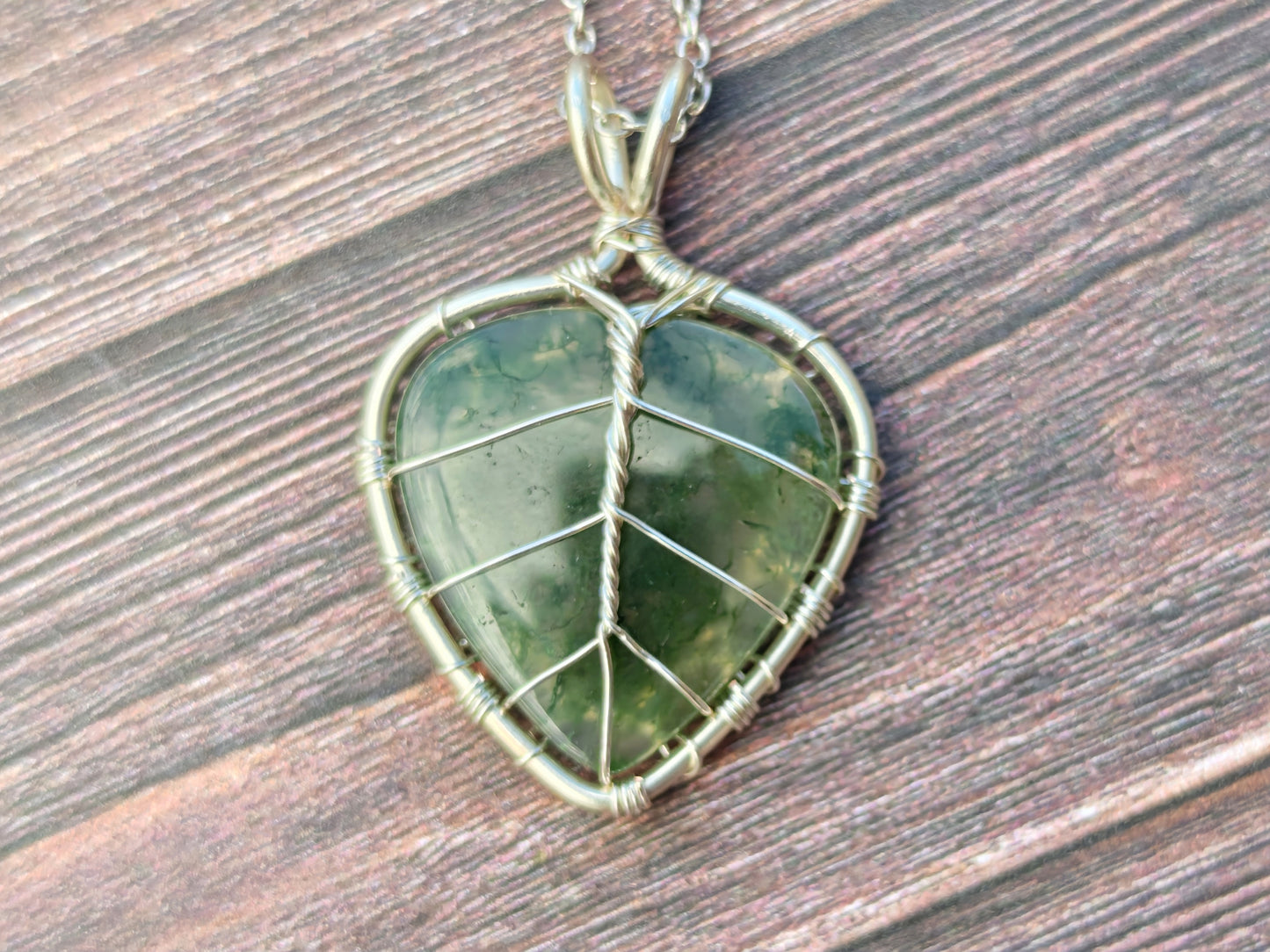 Leaf pendant with a moss agate gemstone