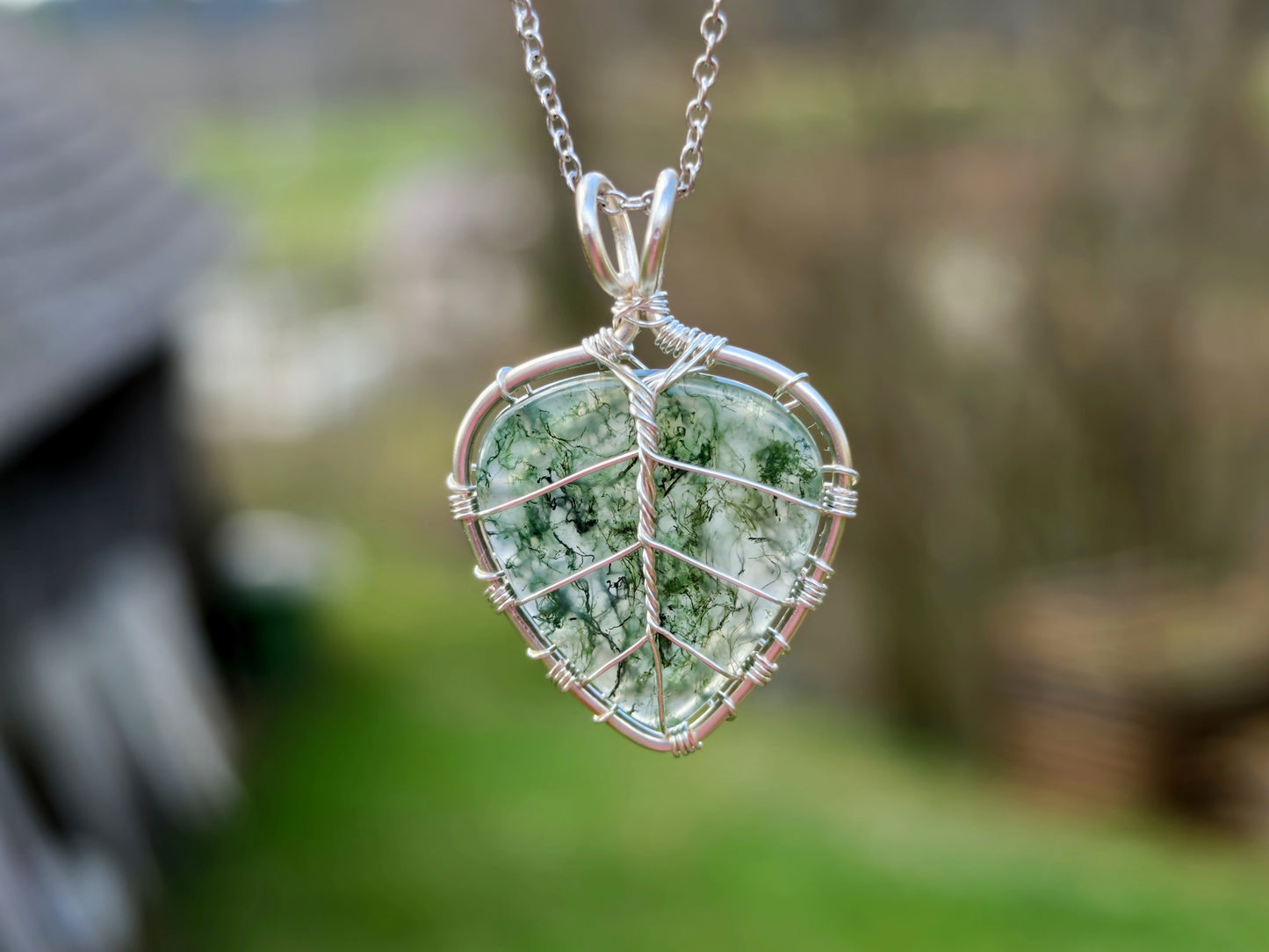 Leaf pendant with a moss agate gemstone