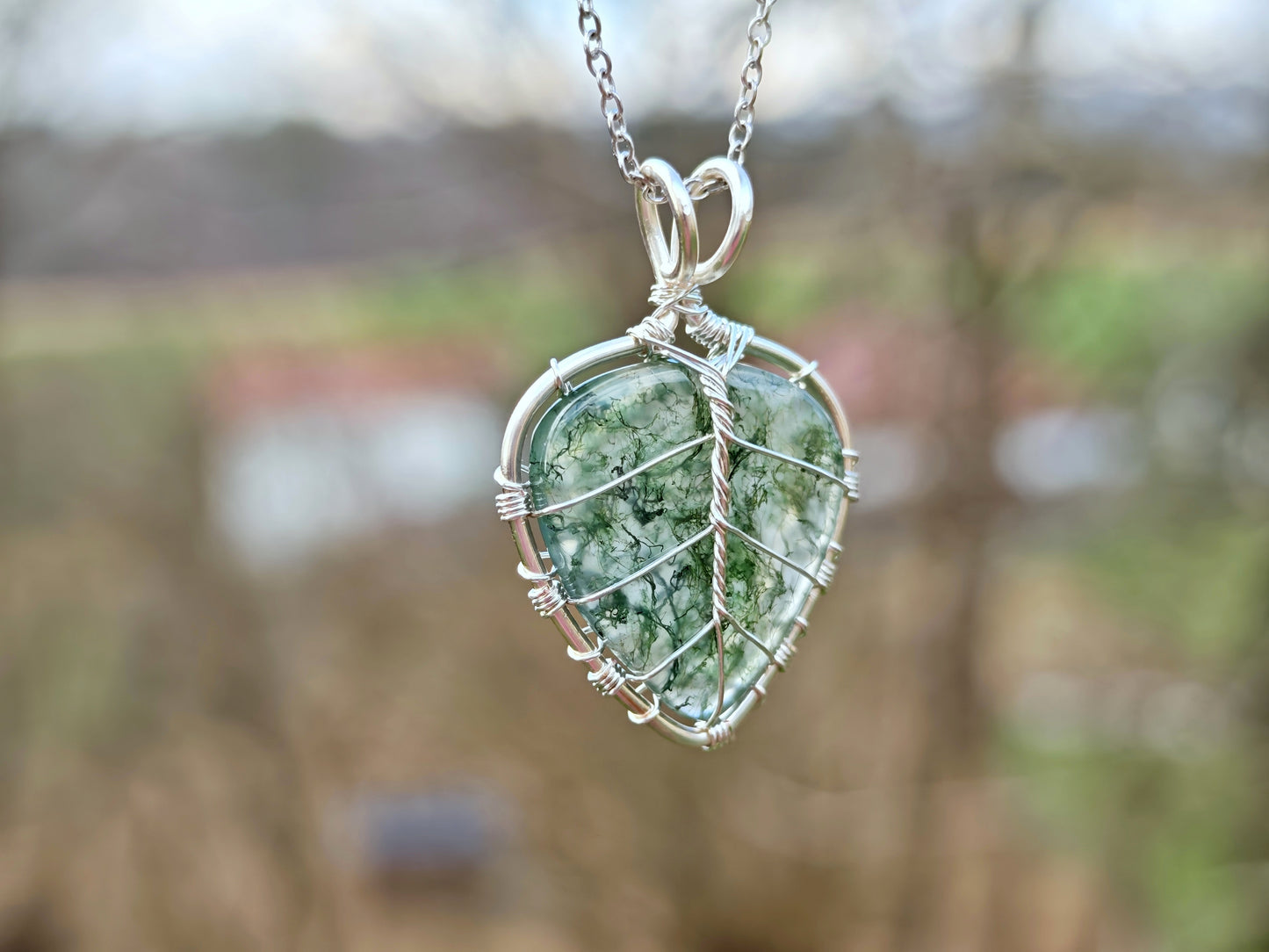Leaf pendant with a moss agate gemstone