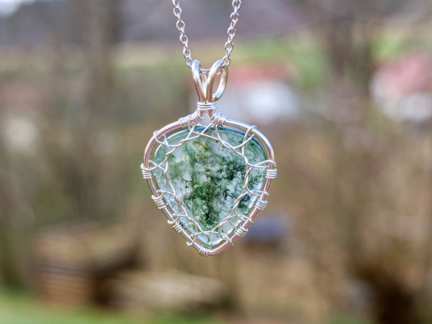 Leaf pendant with a moss agate gemstone