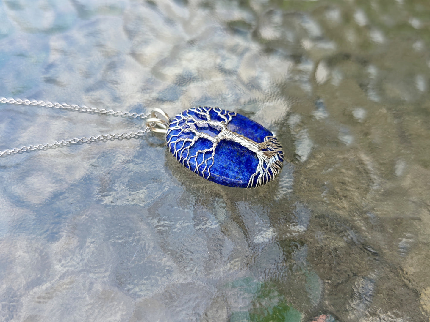 Tree pendant with a lapis lazuli gemstone
