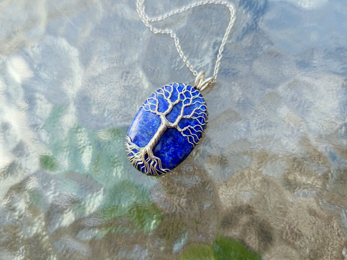 Tree pendant with a lapis lazuli gemstone
