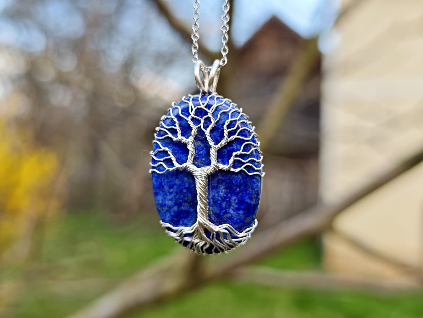 Tree pendant with a lapis lazuli gemstone