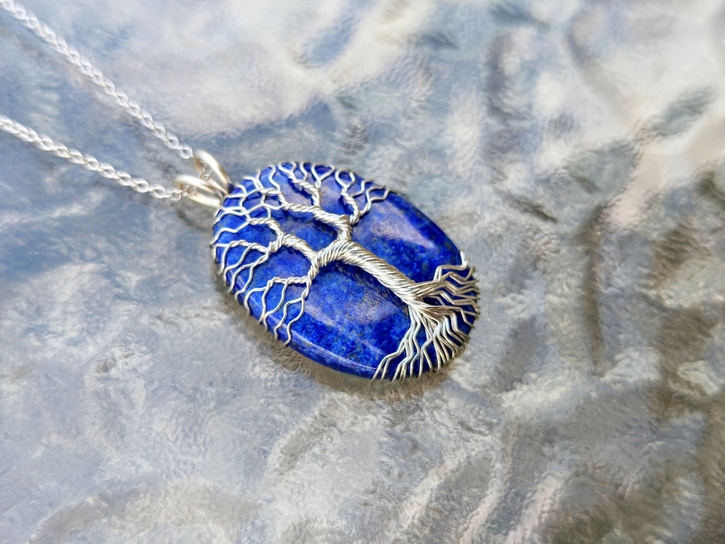 Tree pendant with a lapis lazuli gemstone