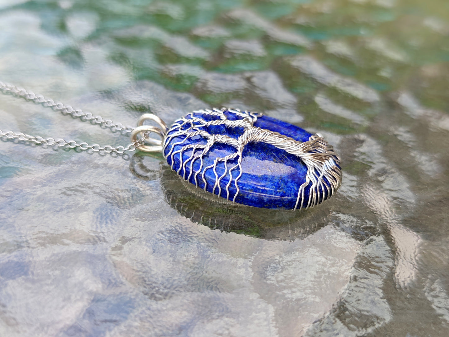 Tree pendant with a lapis lazuli gemstone