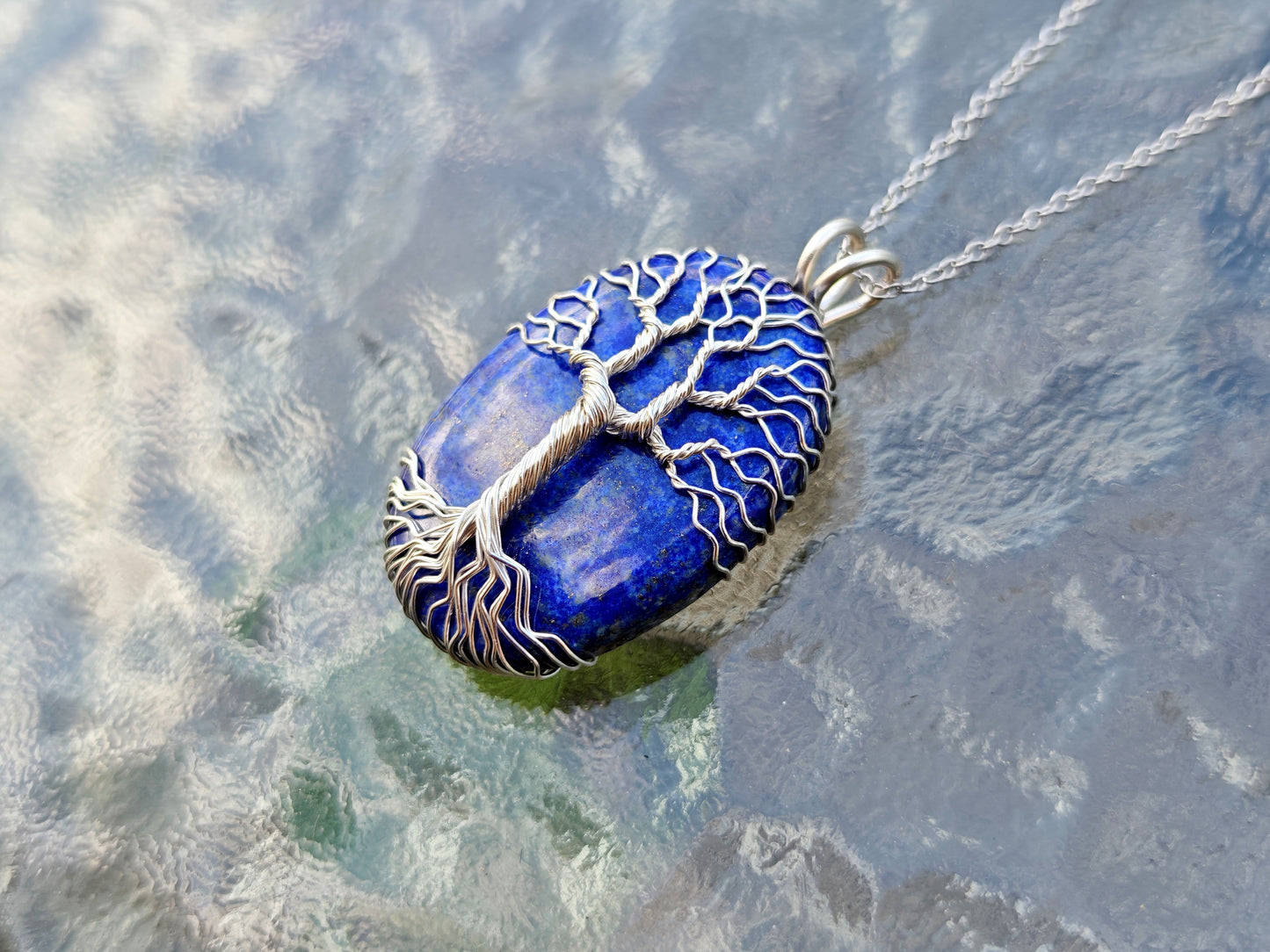 Tree pendant with a lapis lazuli gemstone