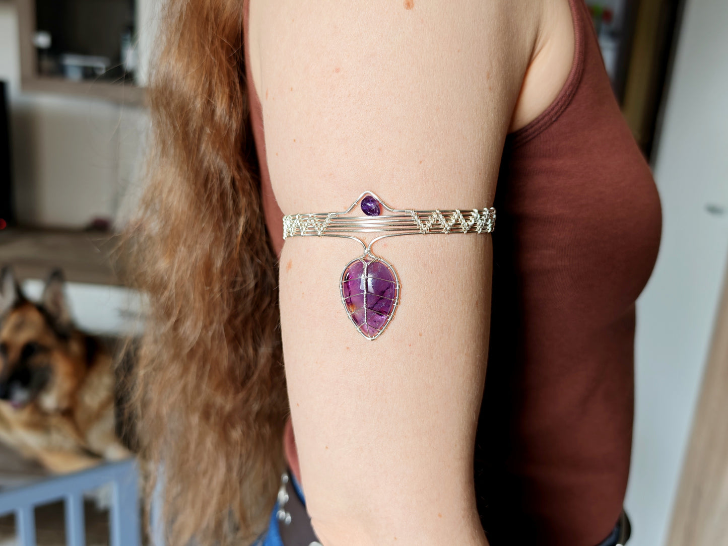 Leaf arm ring with amethyst gemstones
