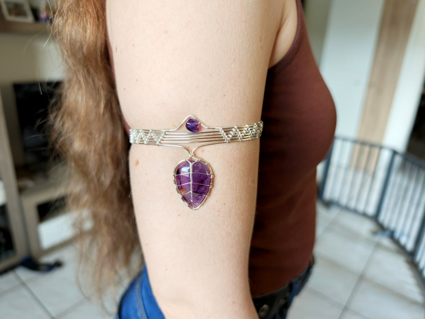Leaf arm ring with amethyst gemstones