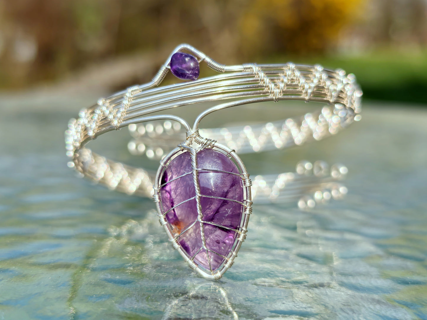 Leaf arm ring with amethyst gemstones
