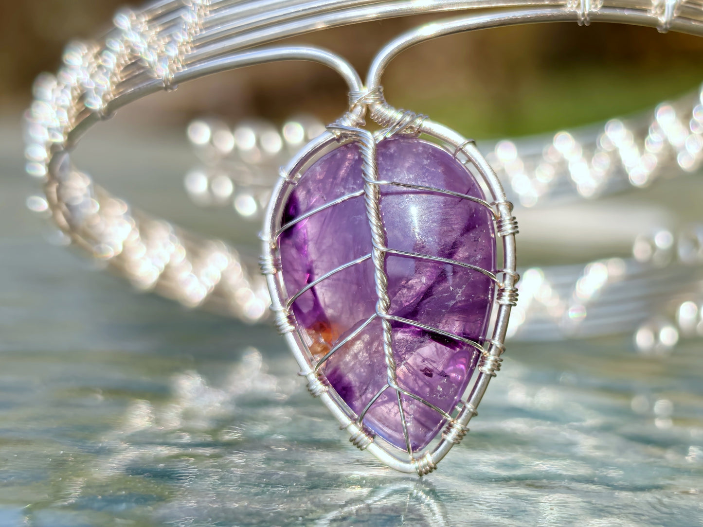 Leaf arm ring with amethyst gemstones