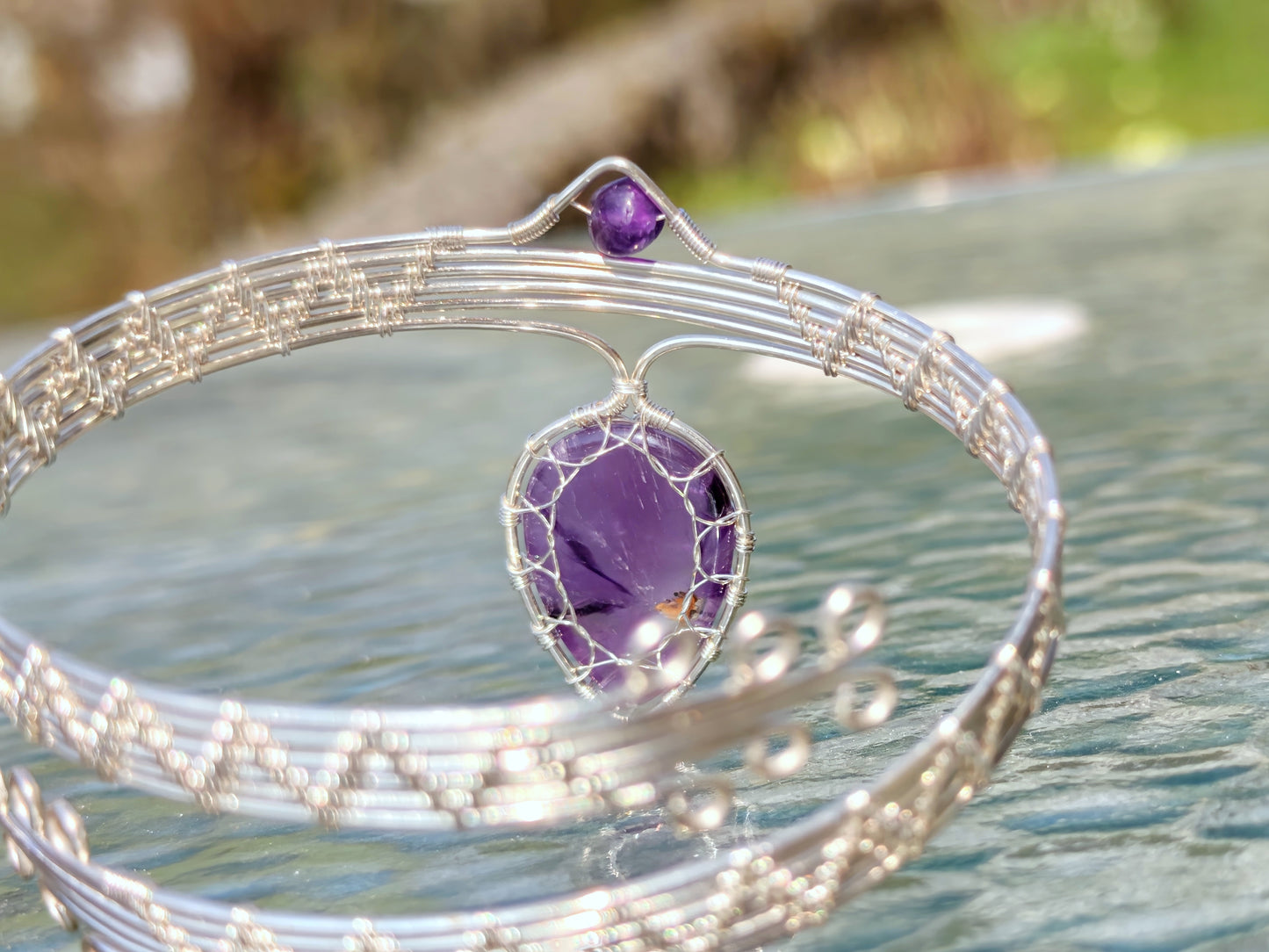 Leaf arm ring with amethyst gemstones