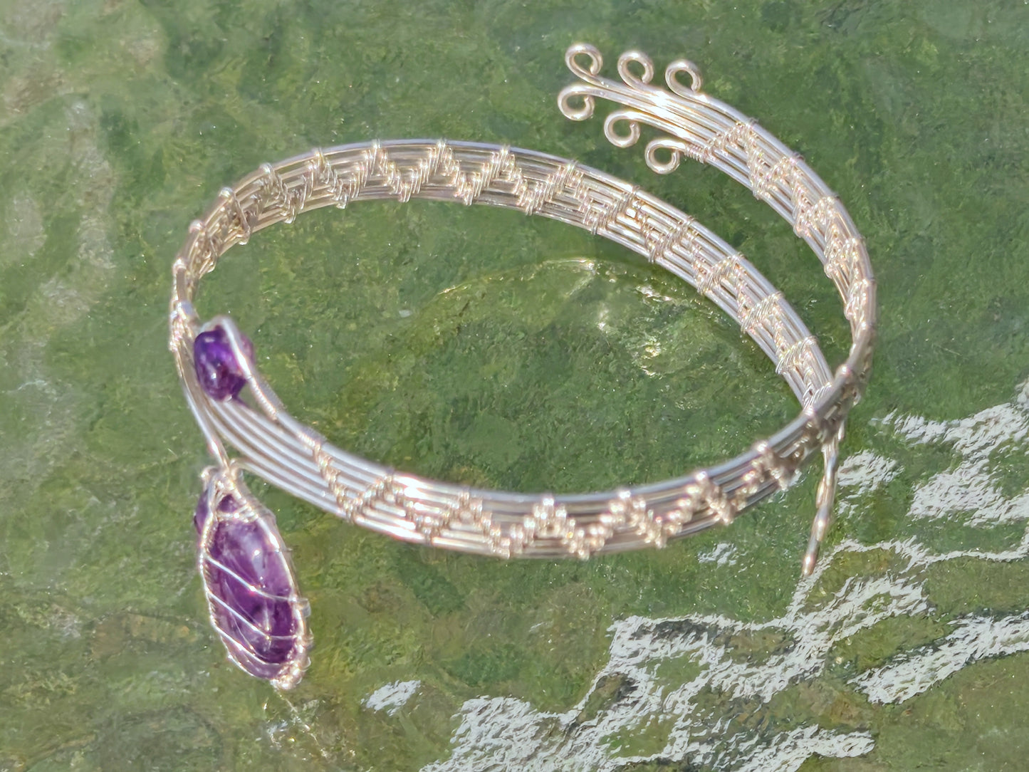 Leaf arm ring with amethyst gemstones