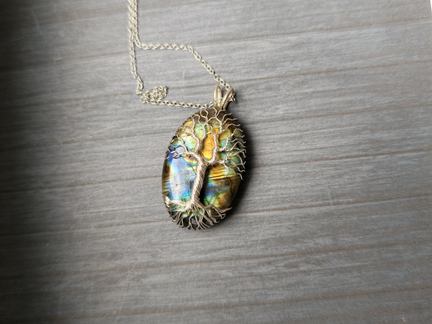 Tree pendant with a labradorite gemstone