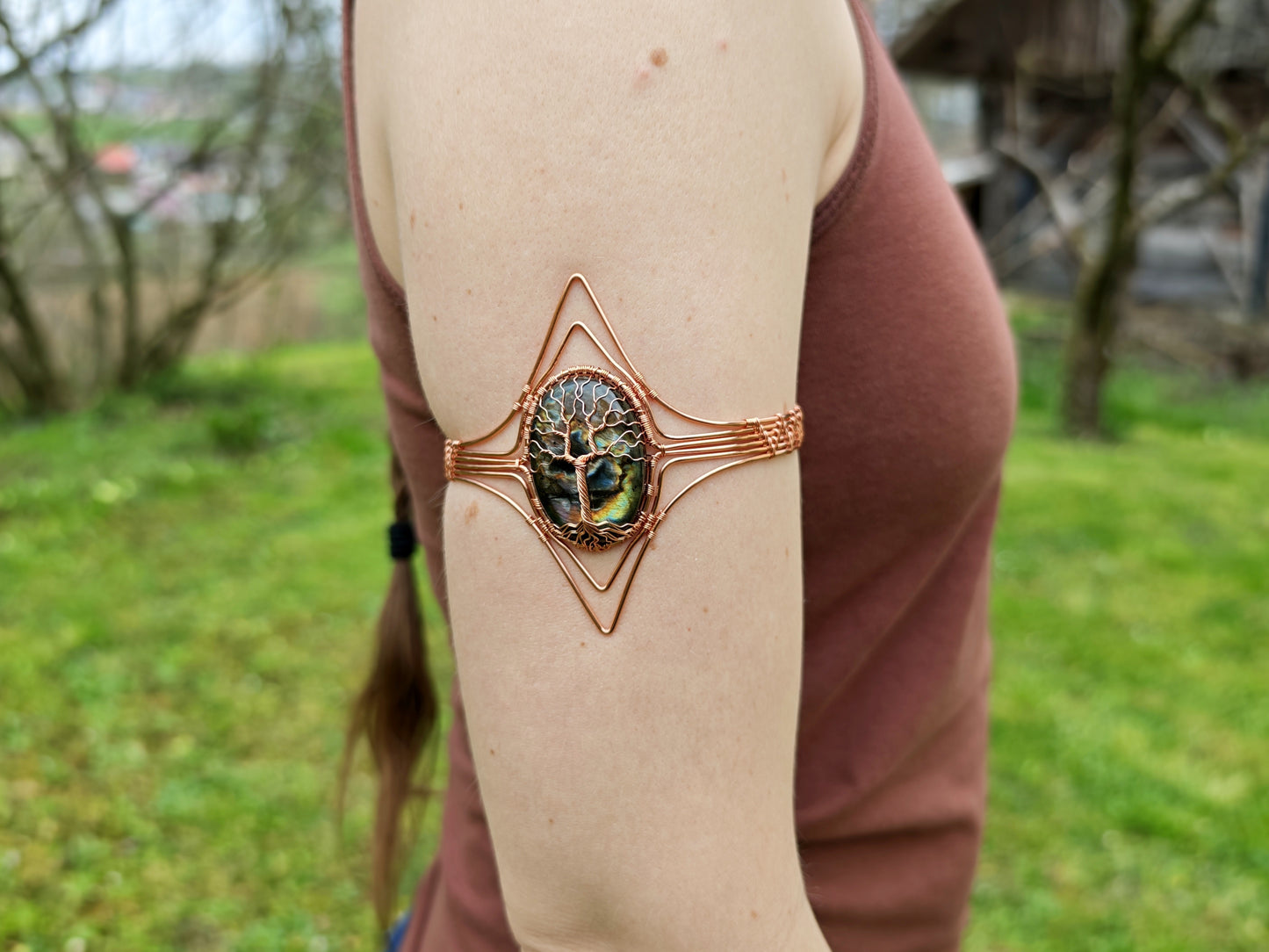 Tree arm ring with a labradorite gemstone